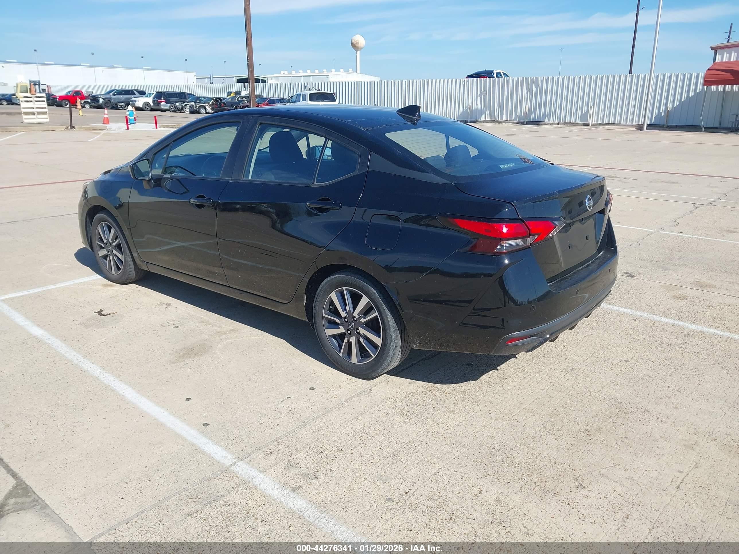 NISSAN VERSA image 3