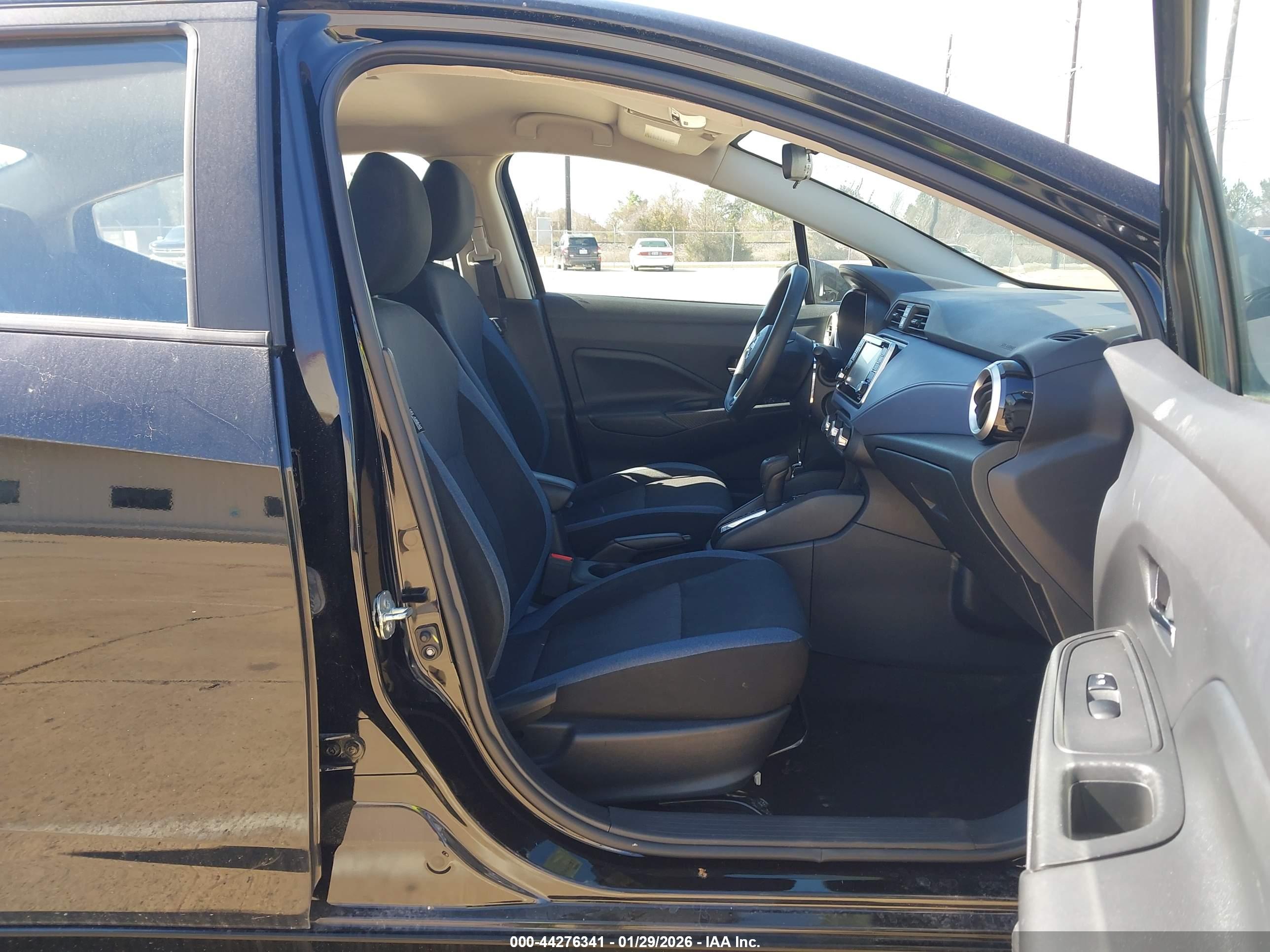 NISSAN VERSA image 5