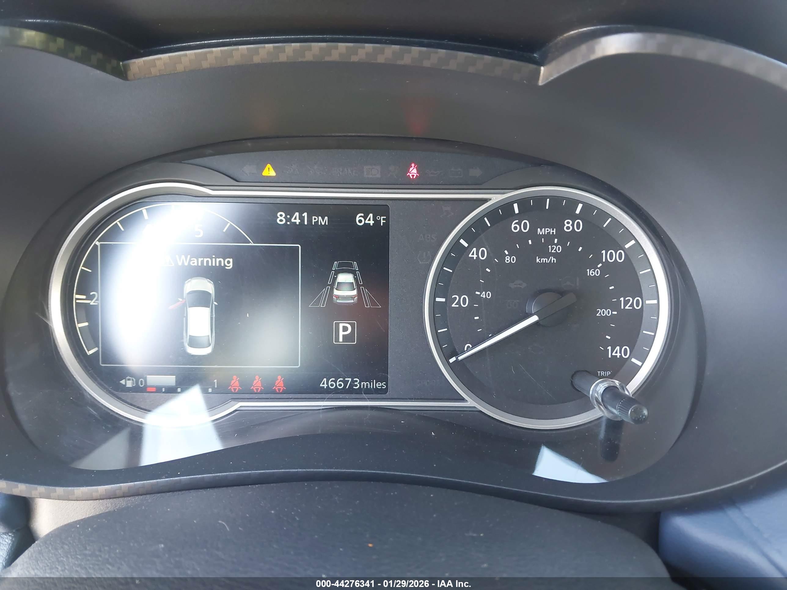 NISSAN VERSA image 7