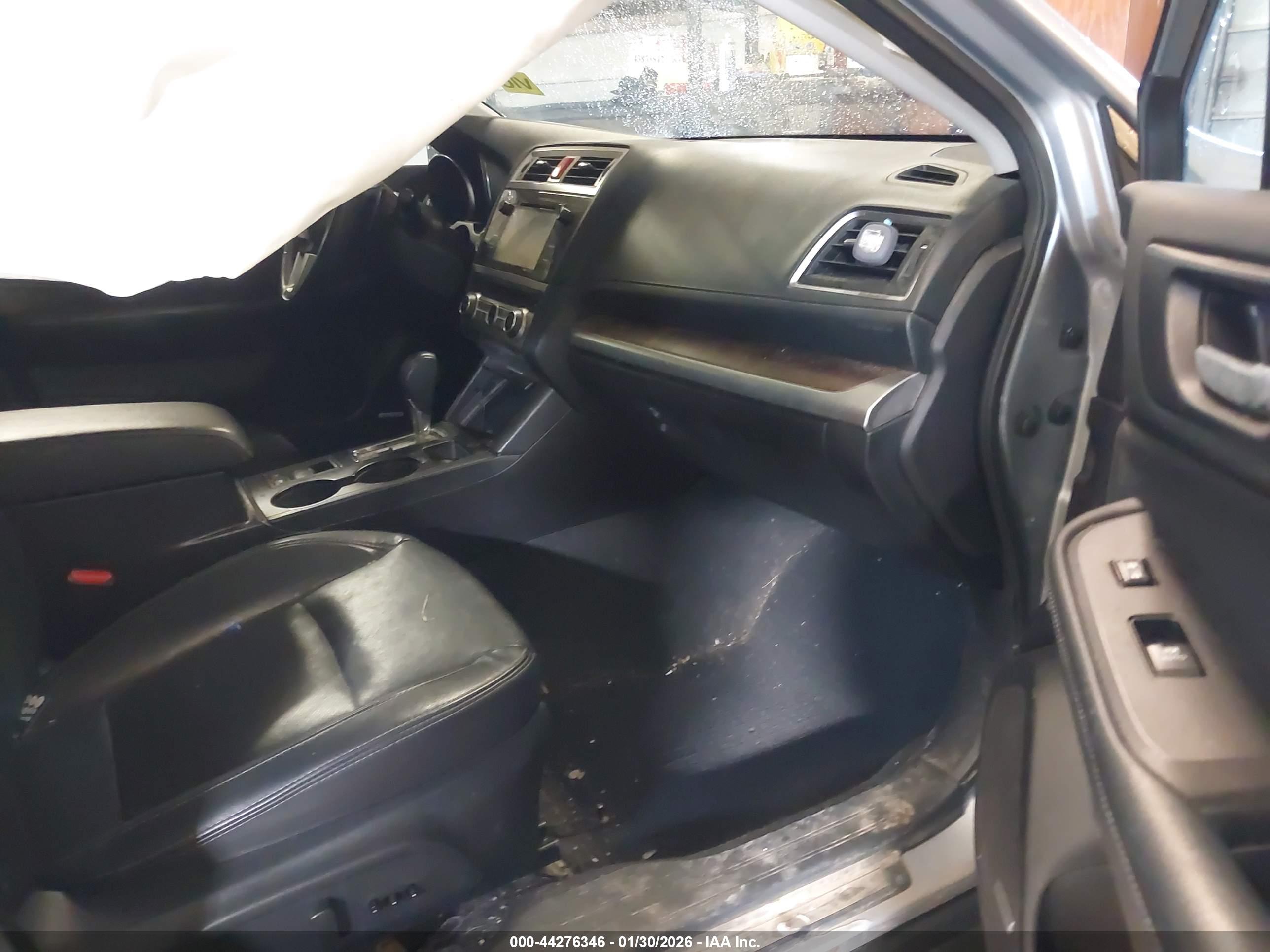 SUBARU OUTBACK image 5