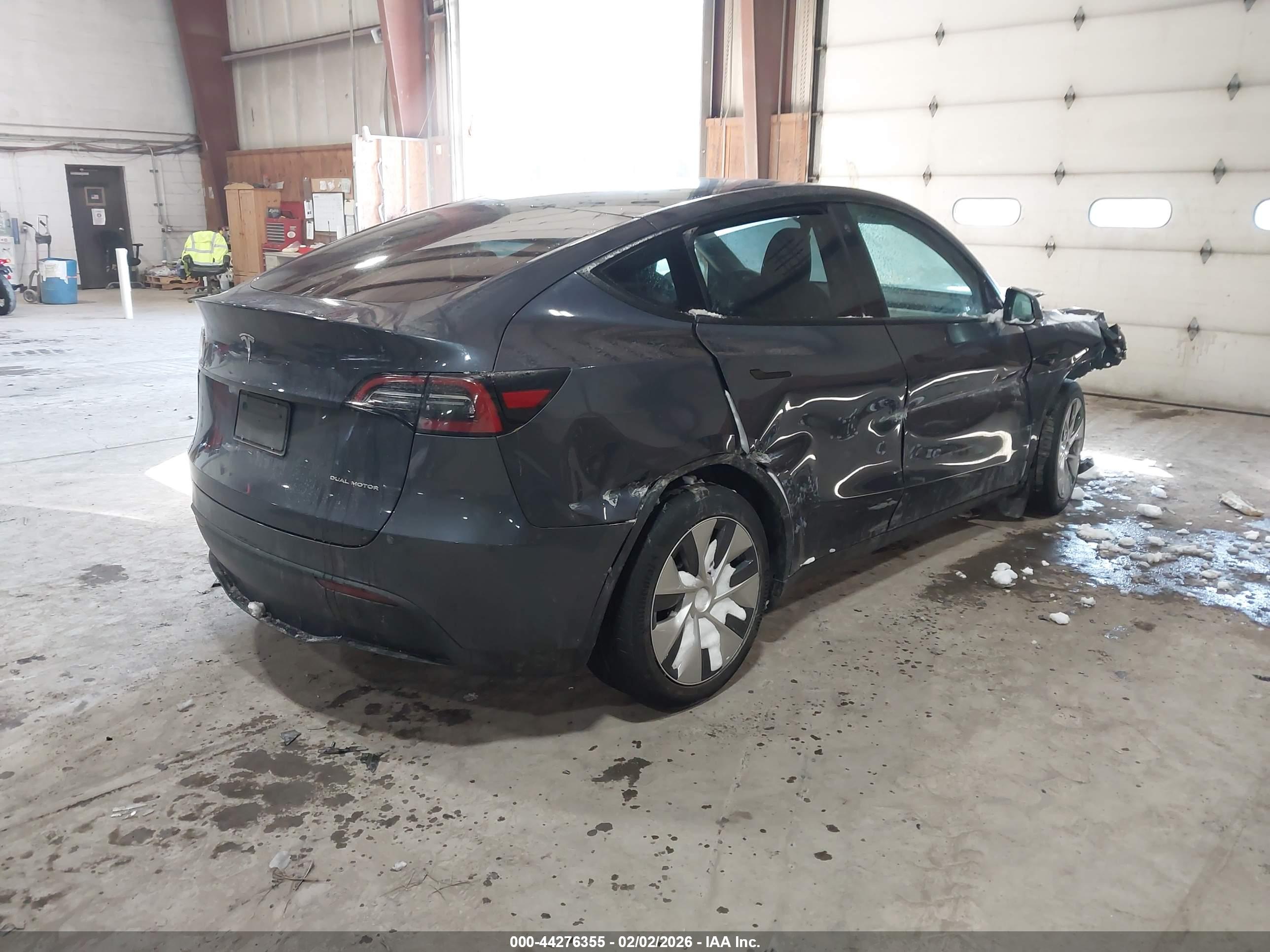 TESLA MODEL image 4