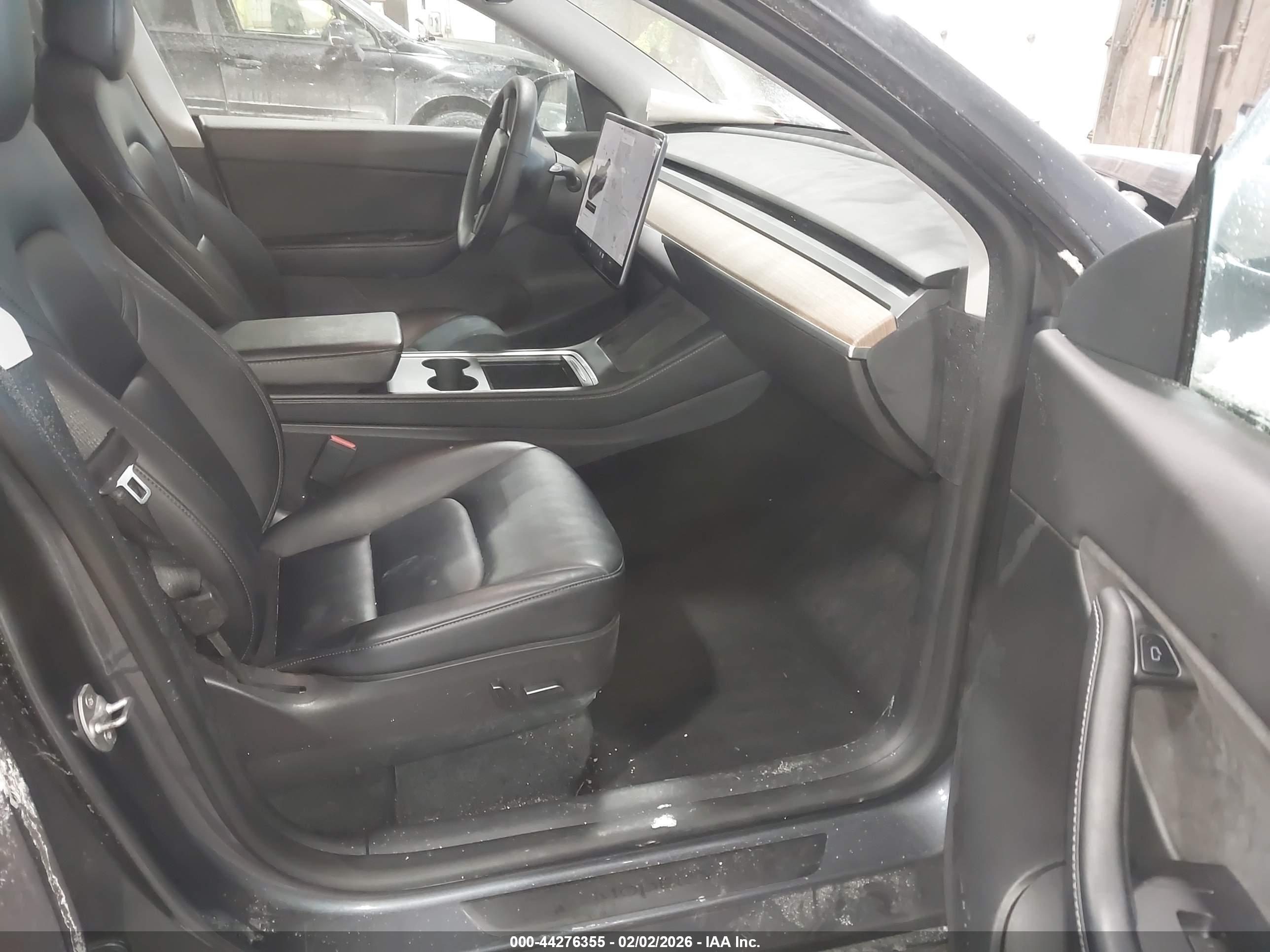 TESLA MODEL image 5
