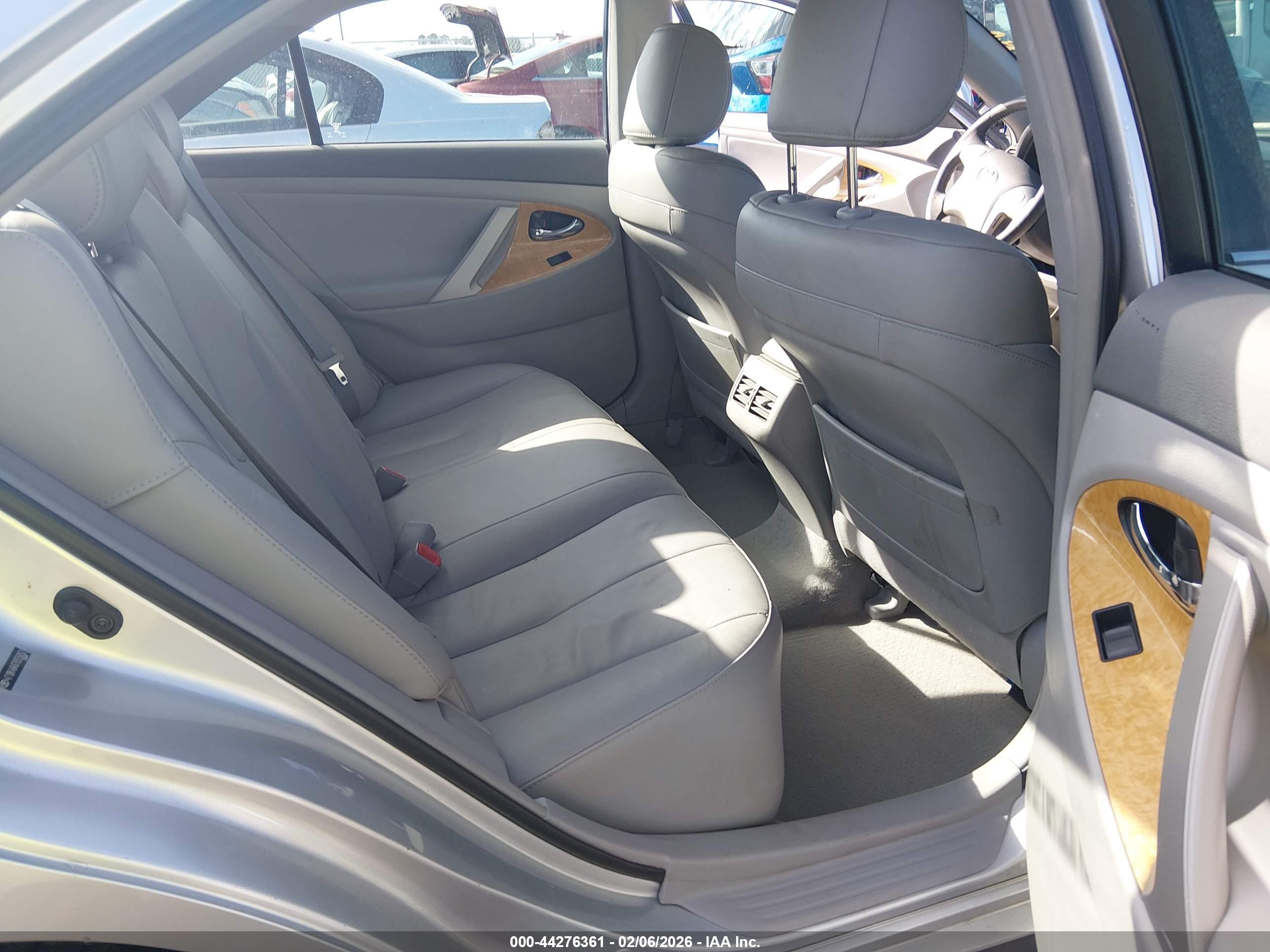 TOYOTA CAMRY image 8