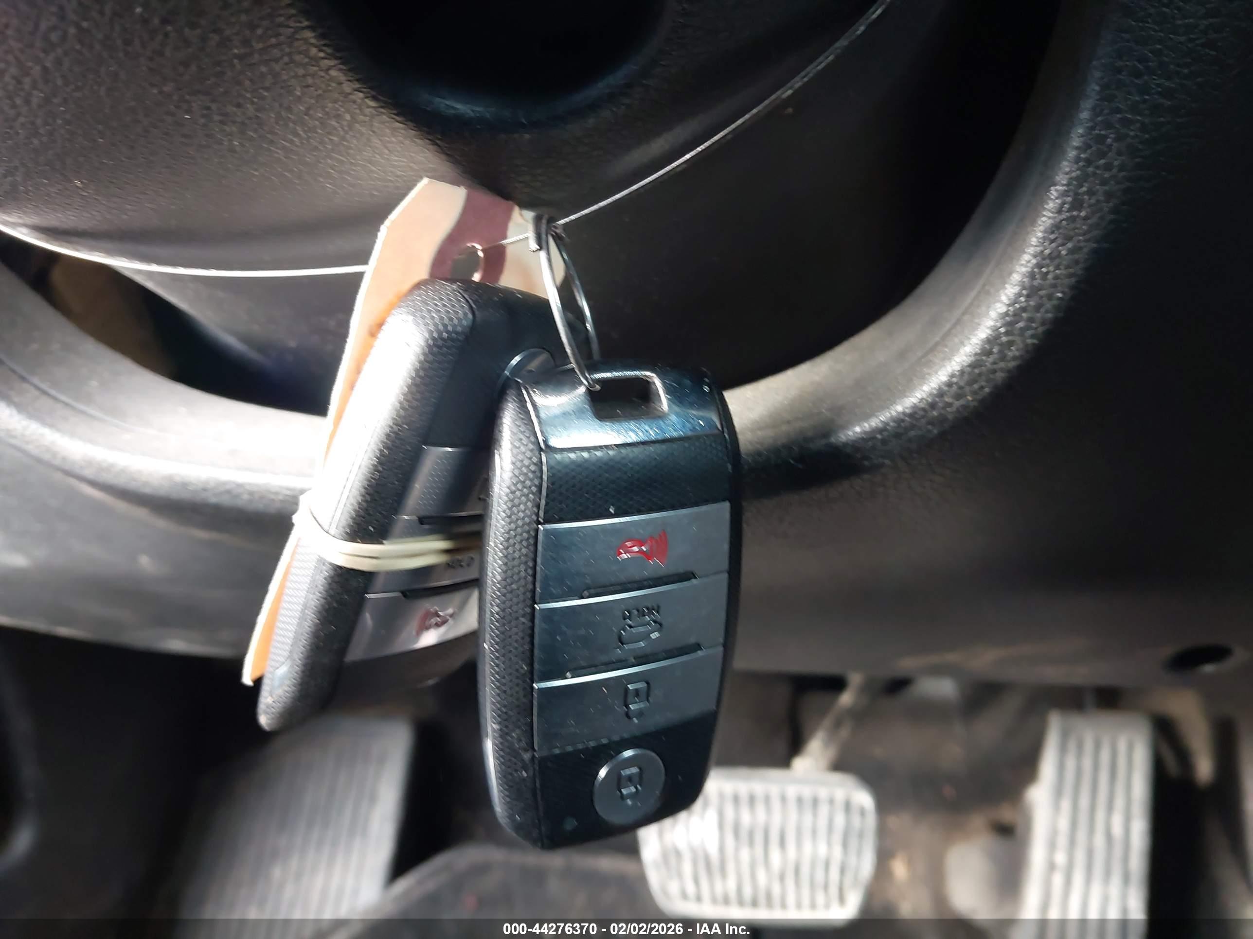 KIA SPORTAGE image 11