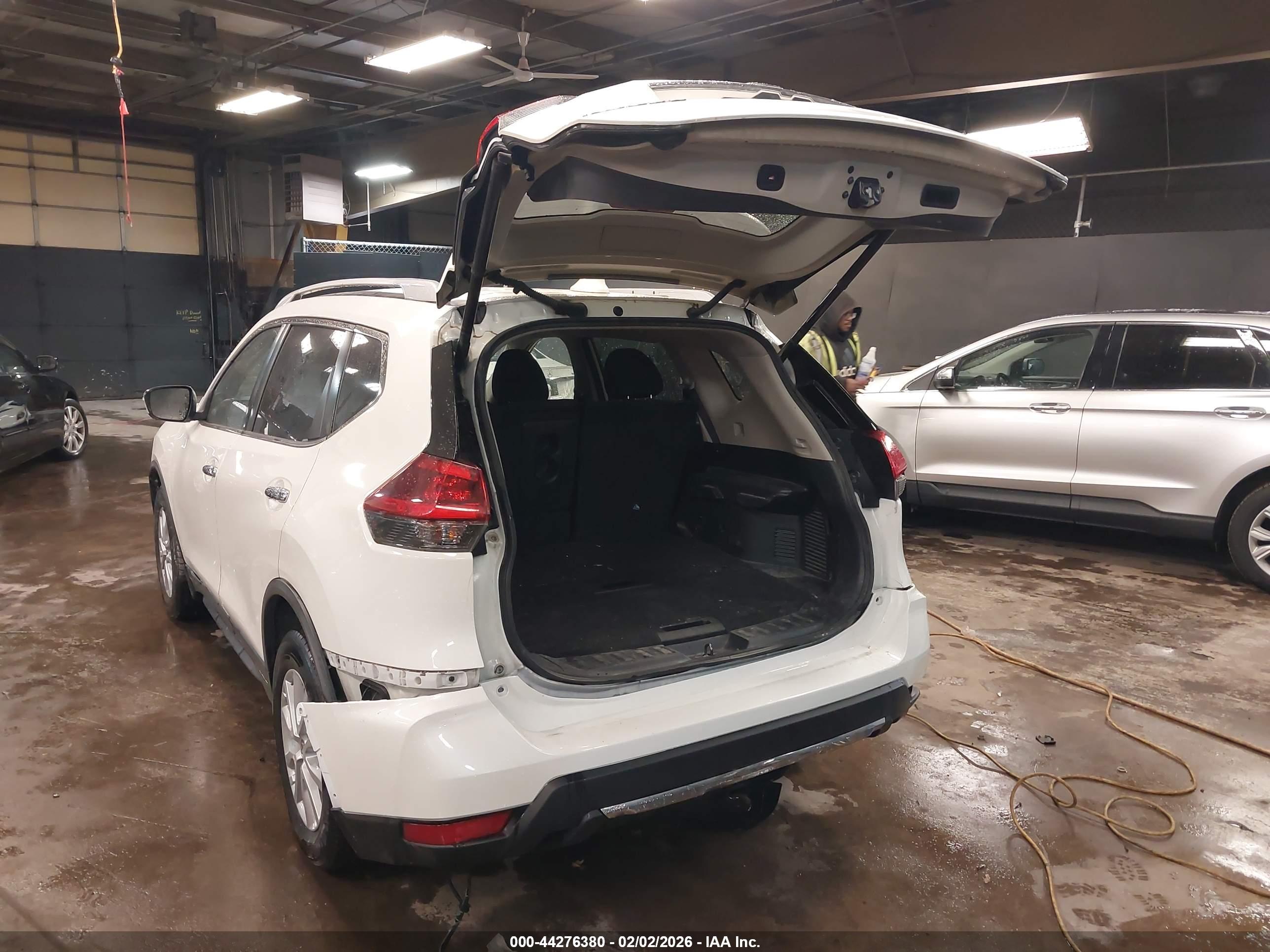 NISSAN ROGUE image 3