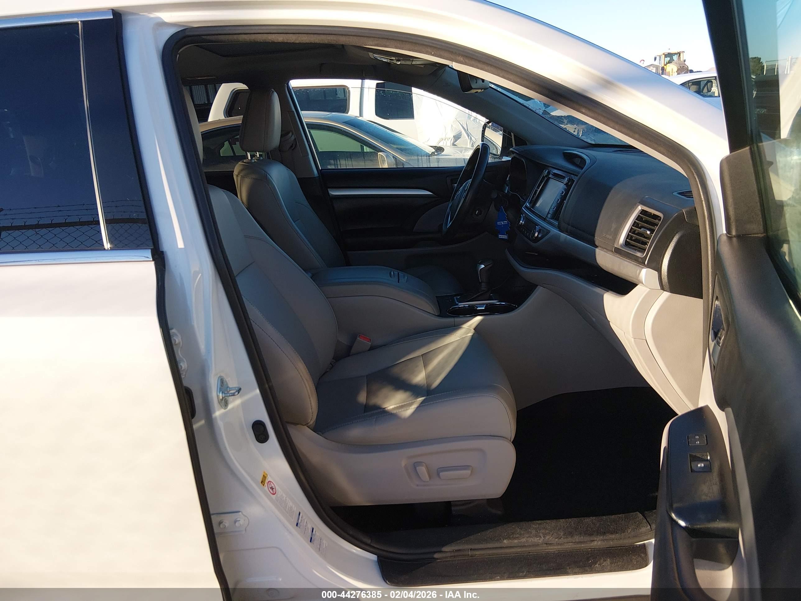 TOYOTA HIGHLANDER image 5