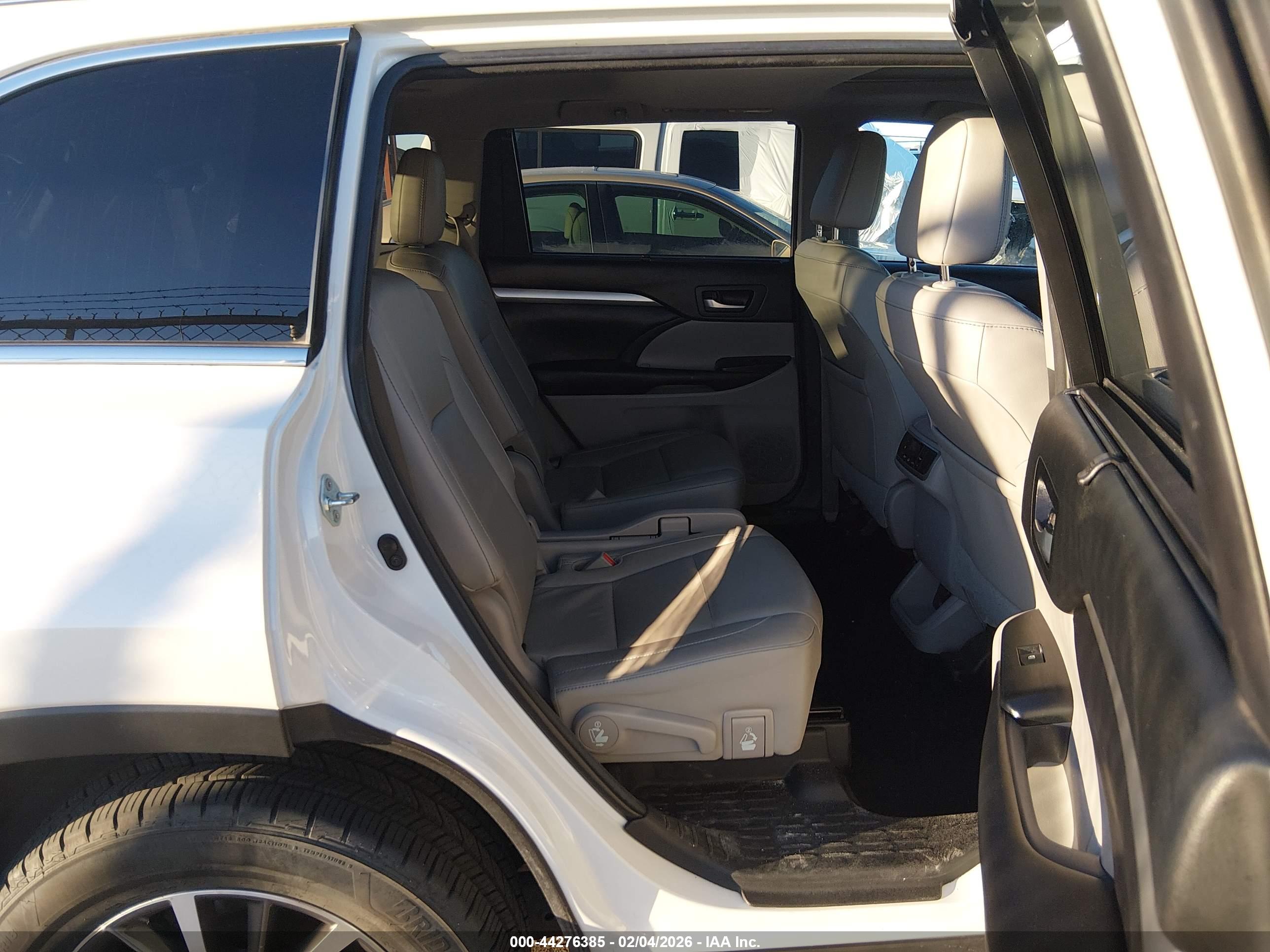 TOYOTA HIGHLANDER image 8