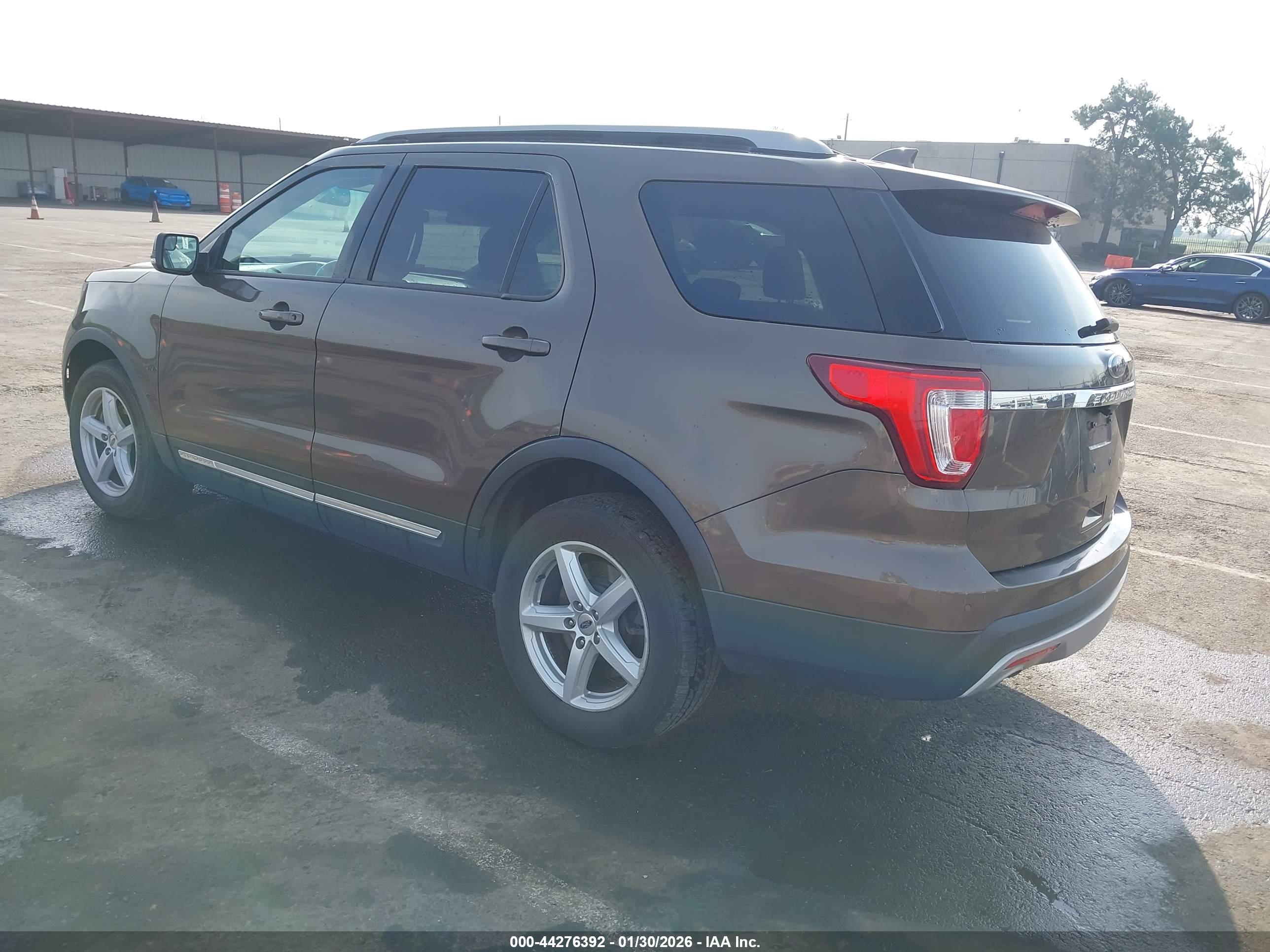 FORD EXPLORER image 3