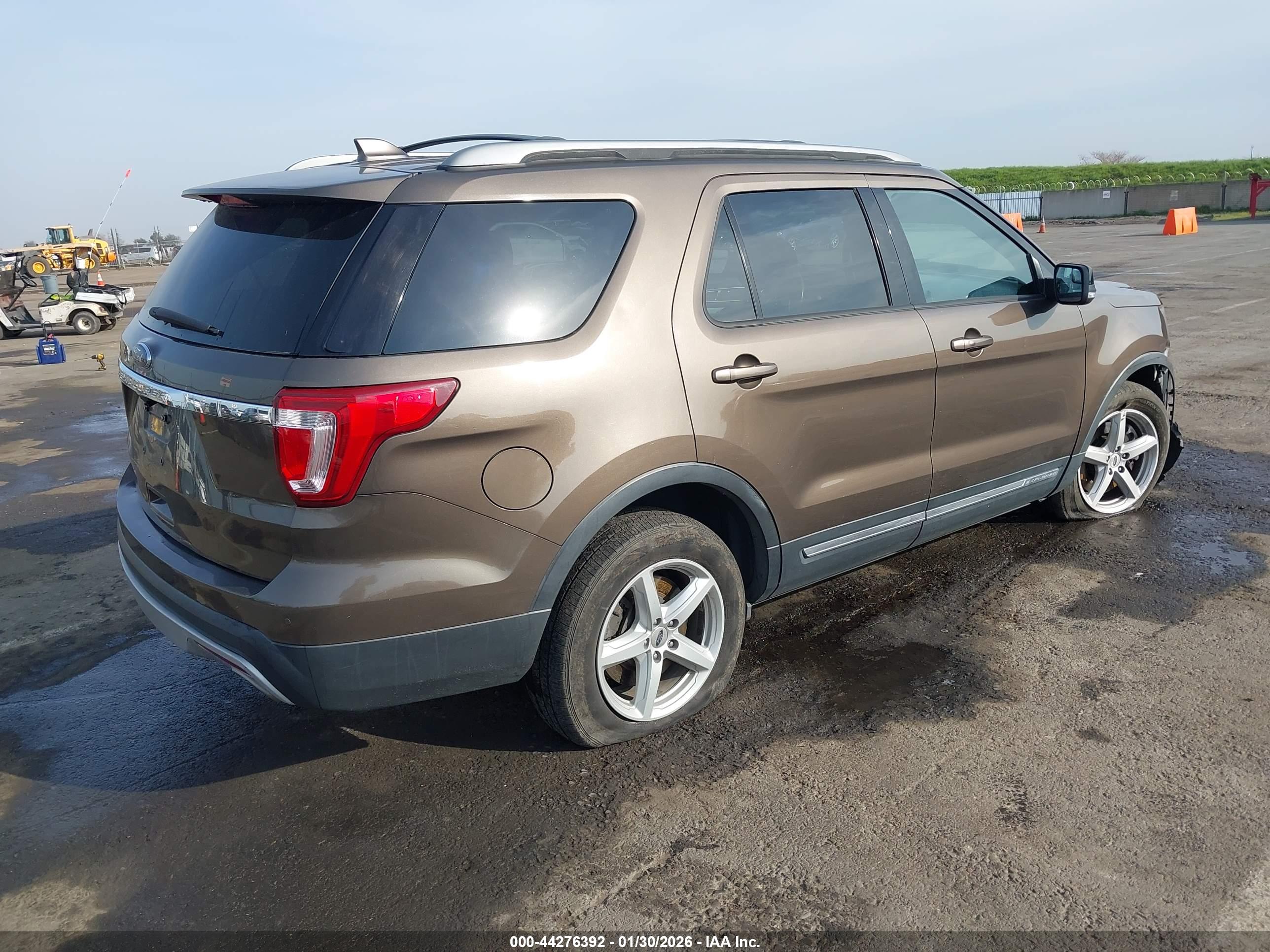 FORD EXPLORER image 4