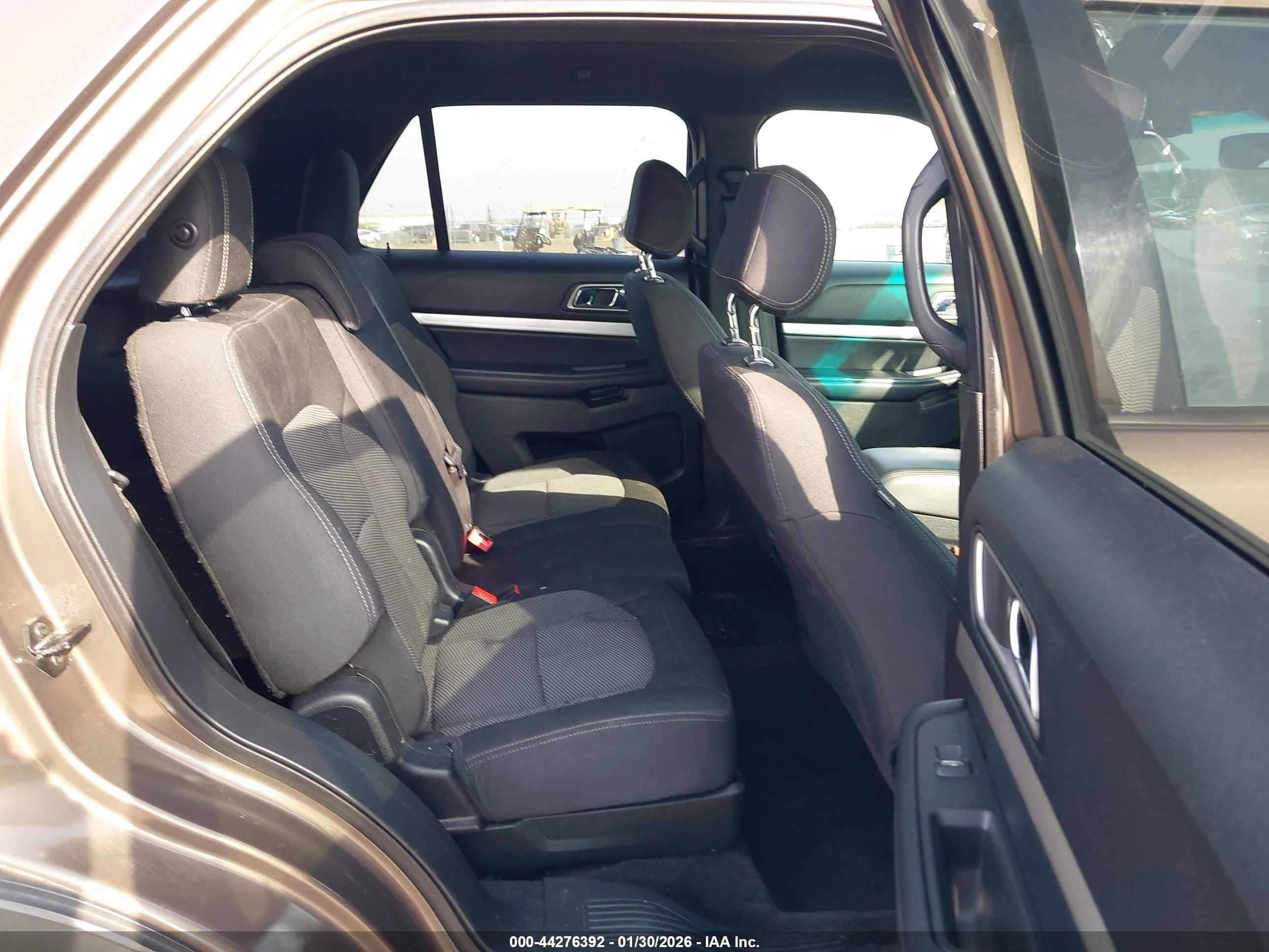 FORD EXPLORER image 8