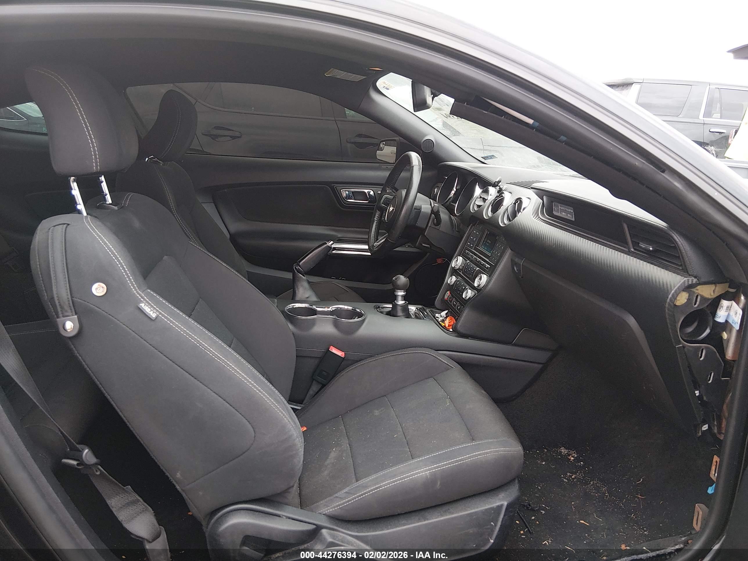 FORD MUSTANG image 5