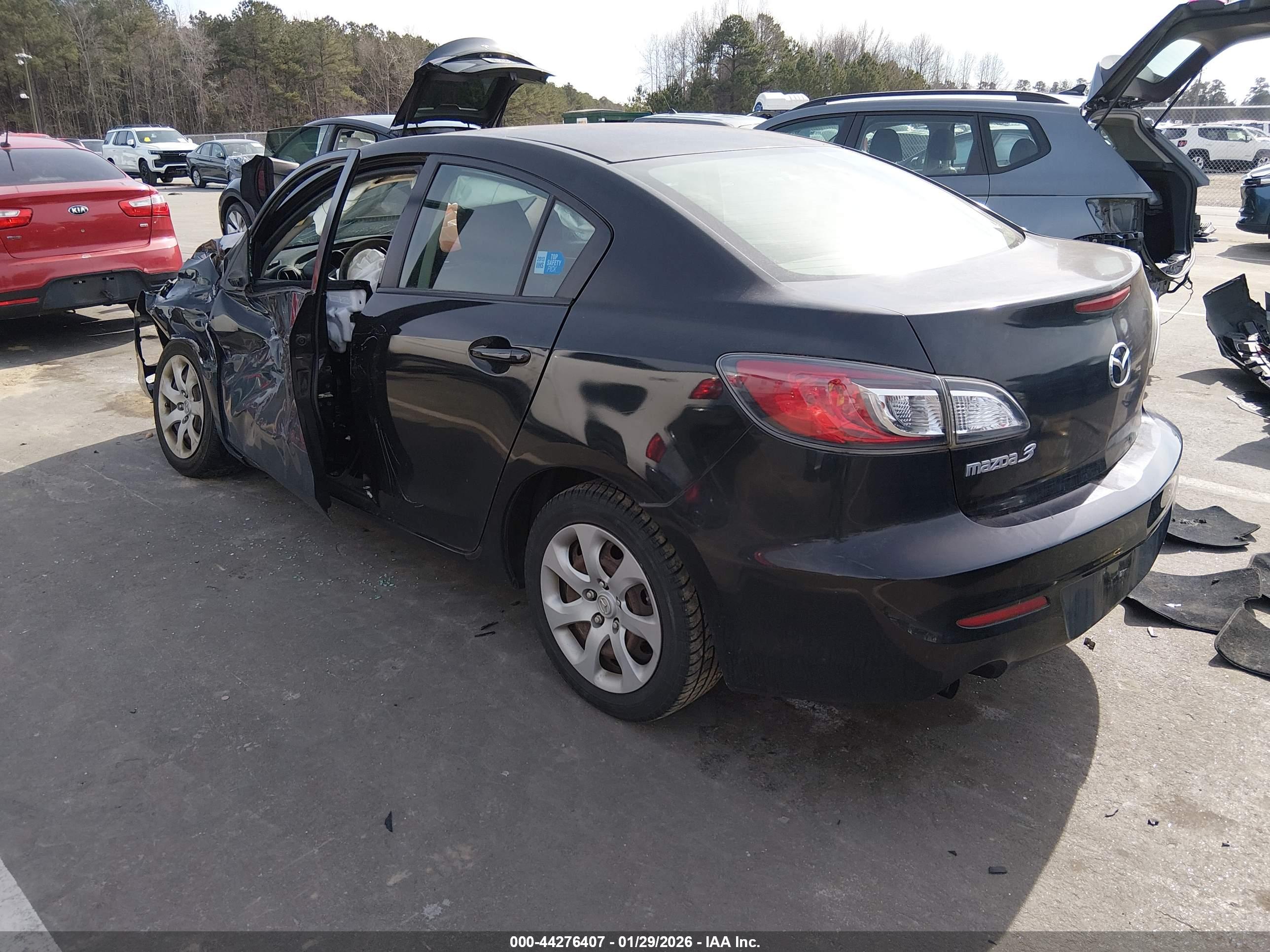 MAZDA MAZDA3 image 3