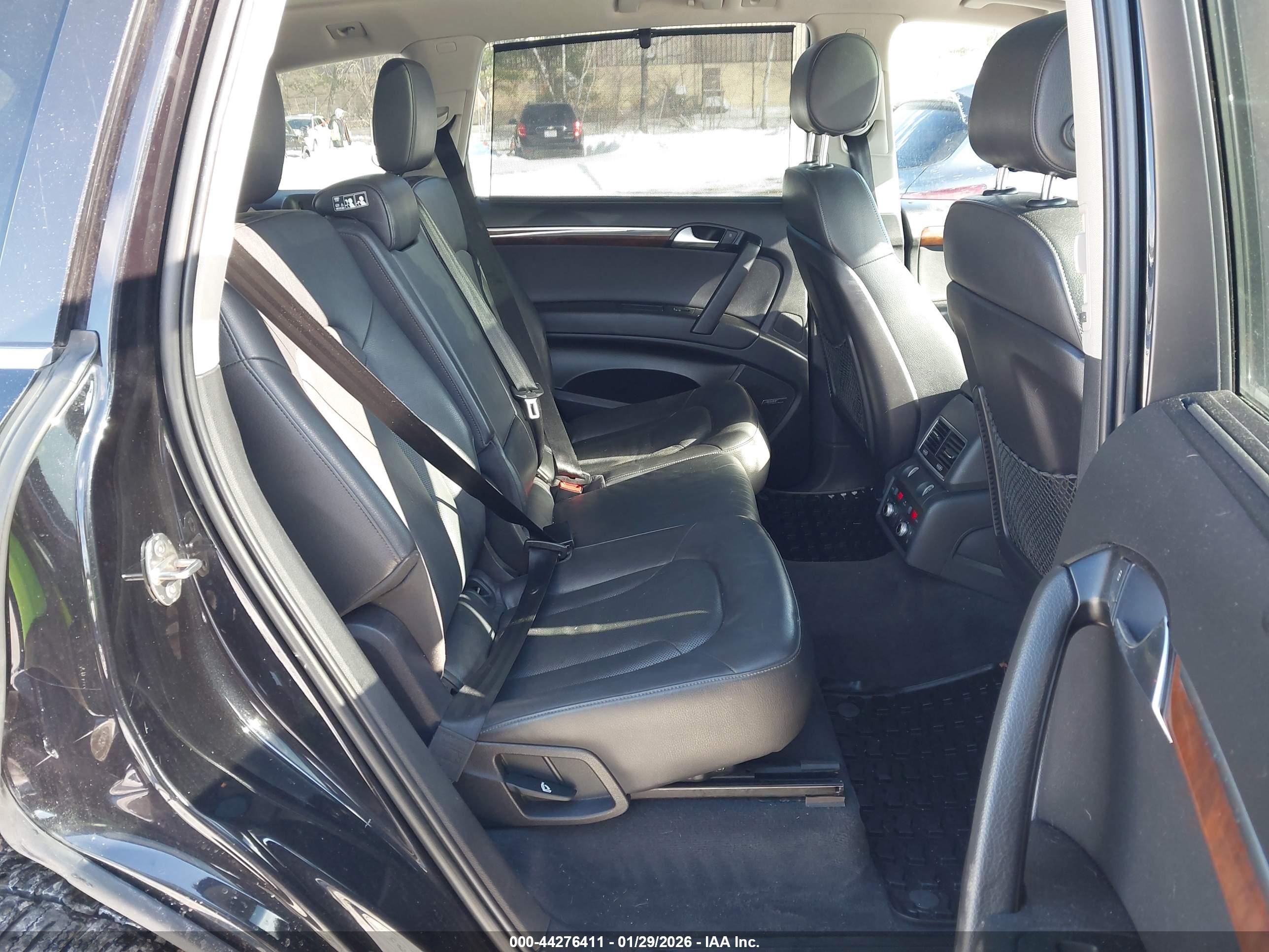 AUDI Q7 image 8