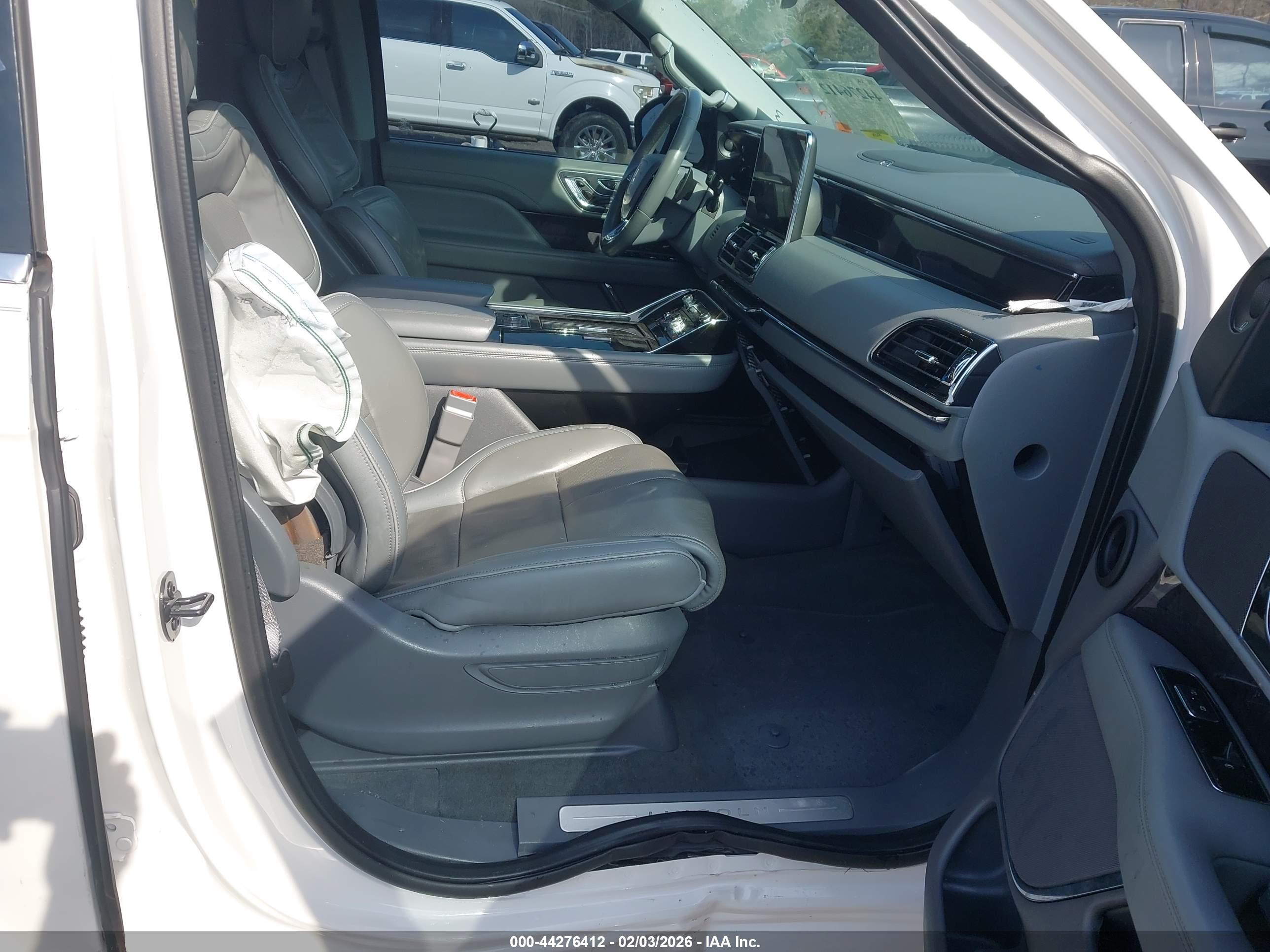 LINCOLN NAVIGATOR image 5