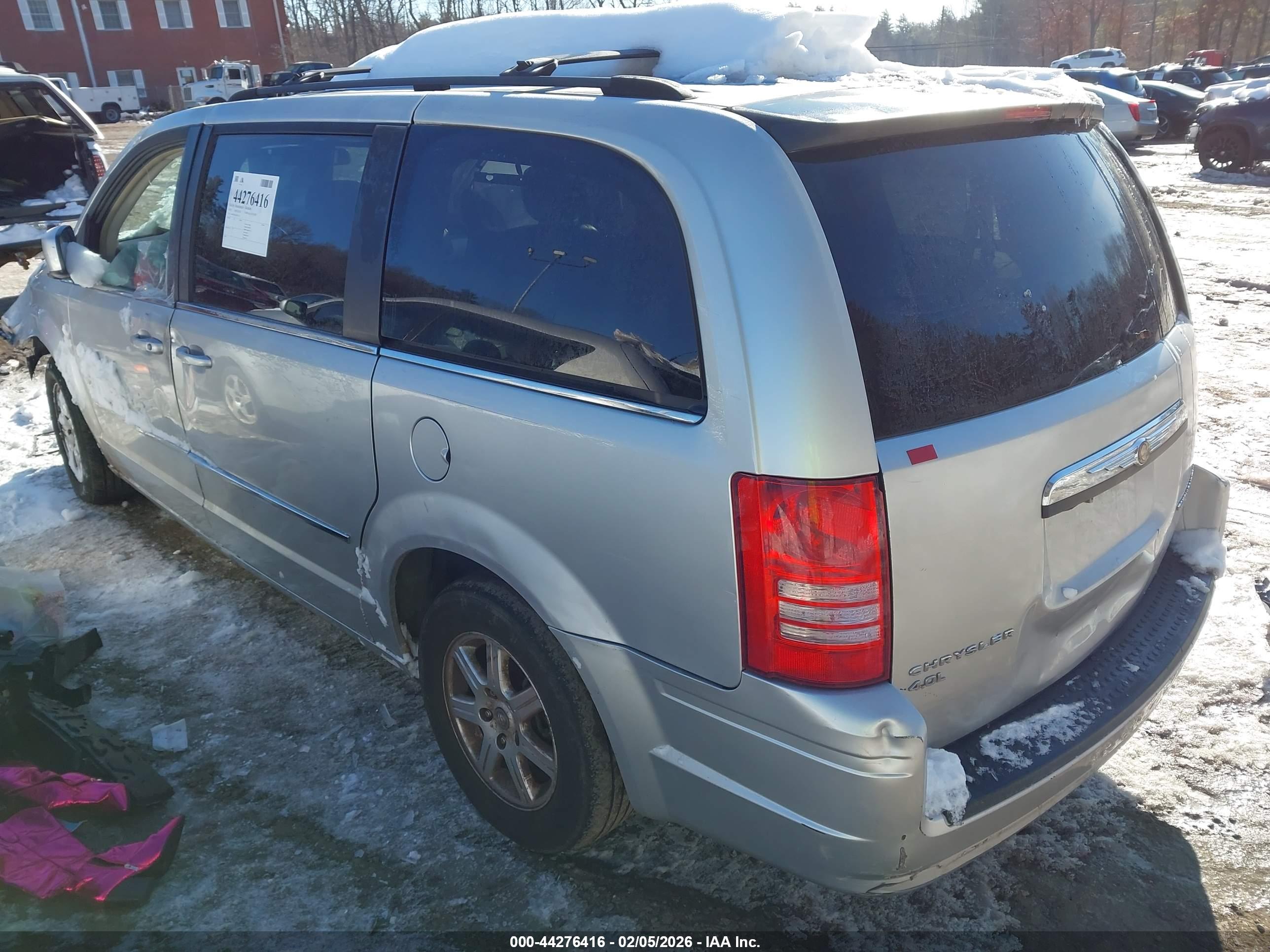 CHRYSLER TOWN image 3