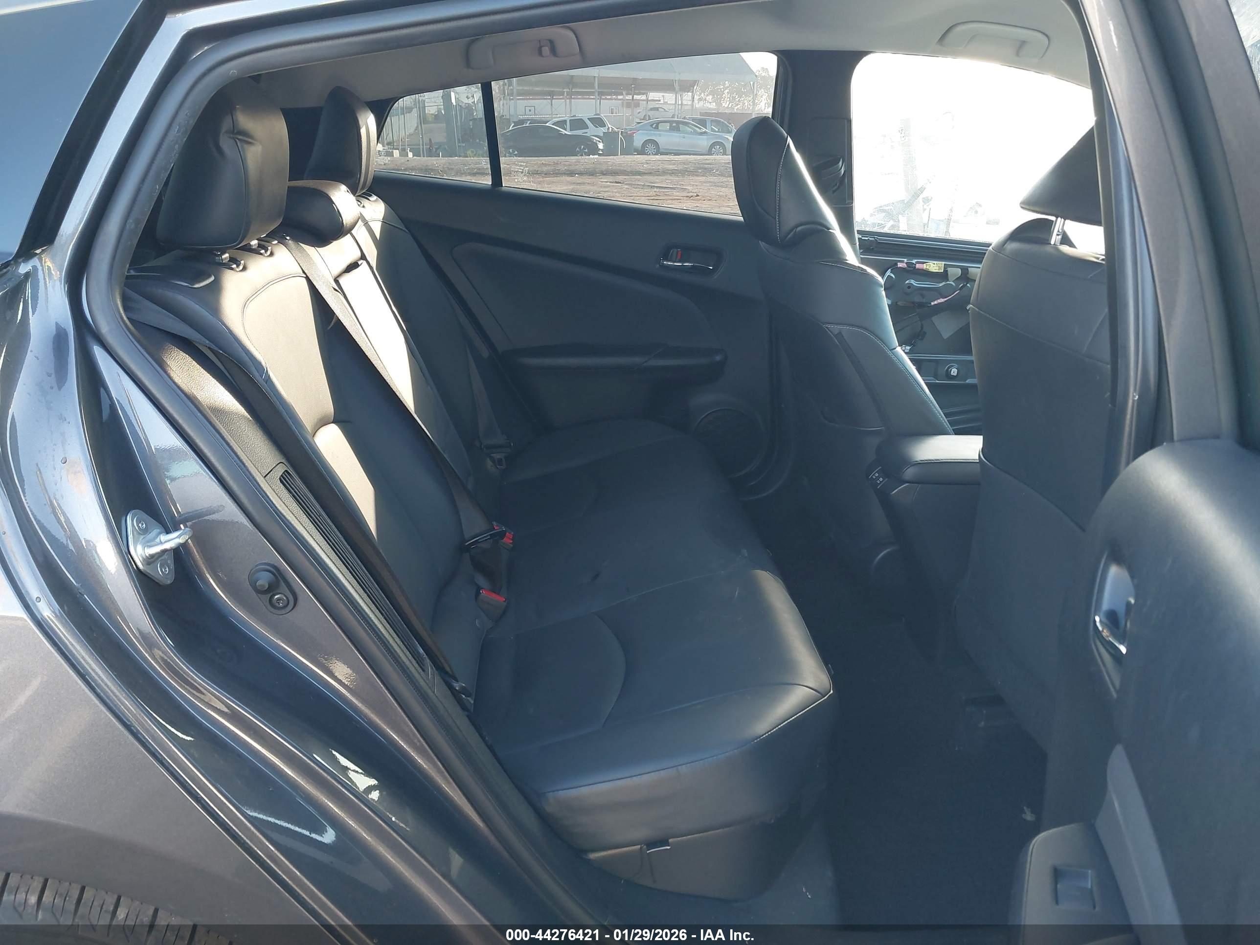 TOYOTA PRIUS image 8