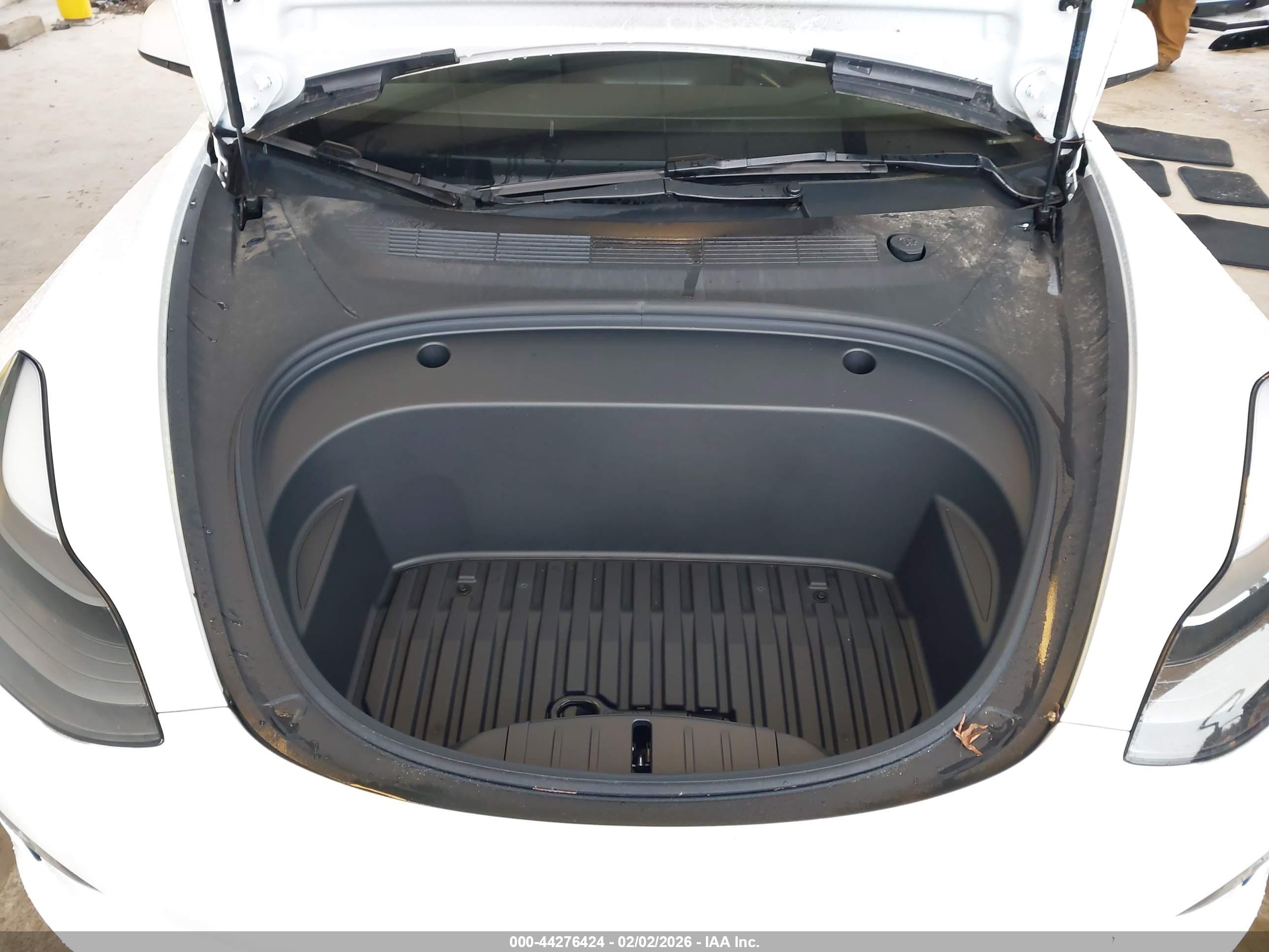 TESLA MODEL image 10