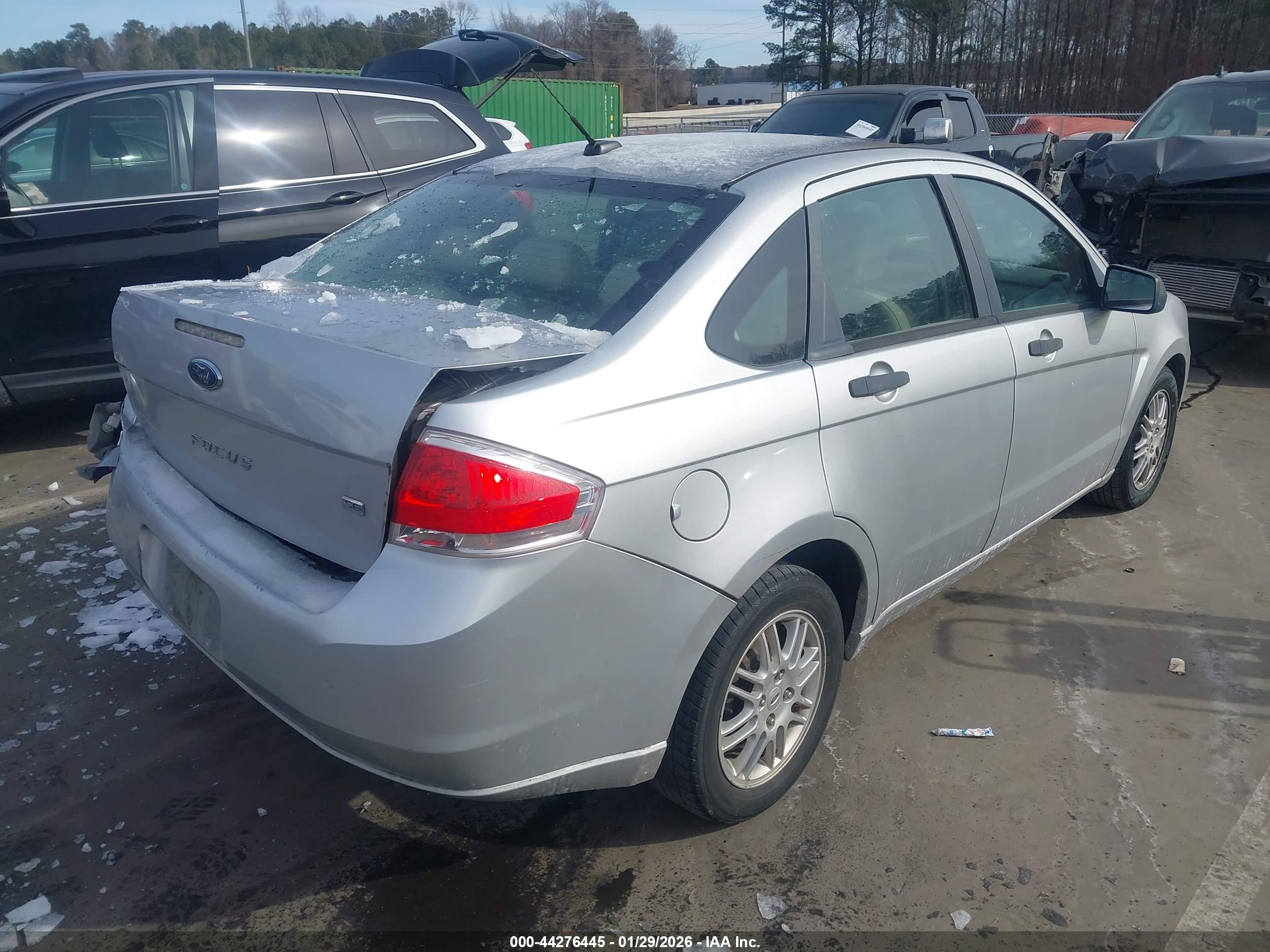 FORD FOCUS image 4
