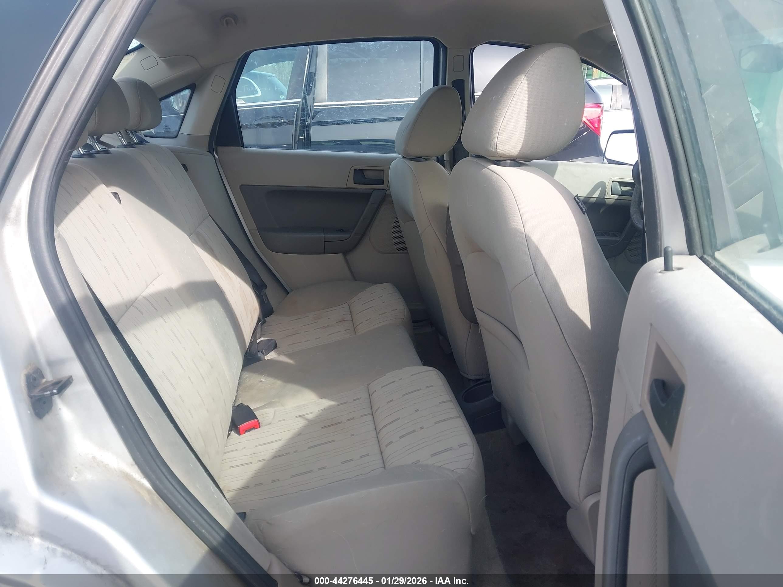 FORD FOCUS image 8
