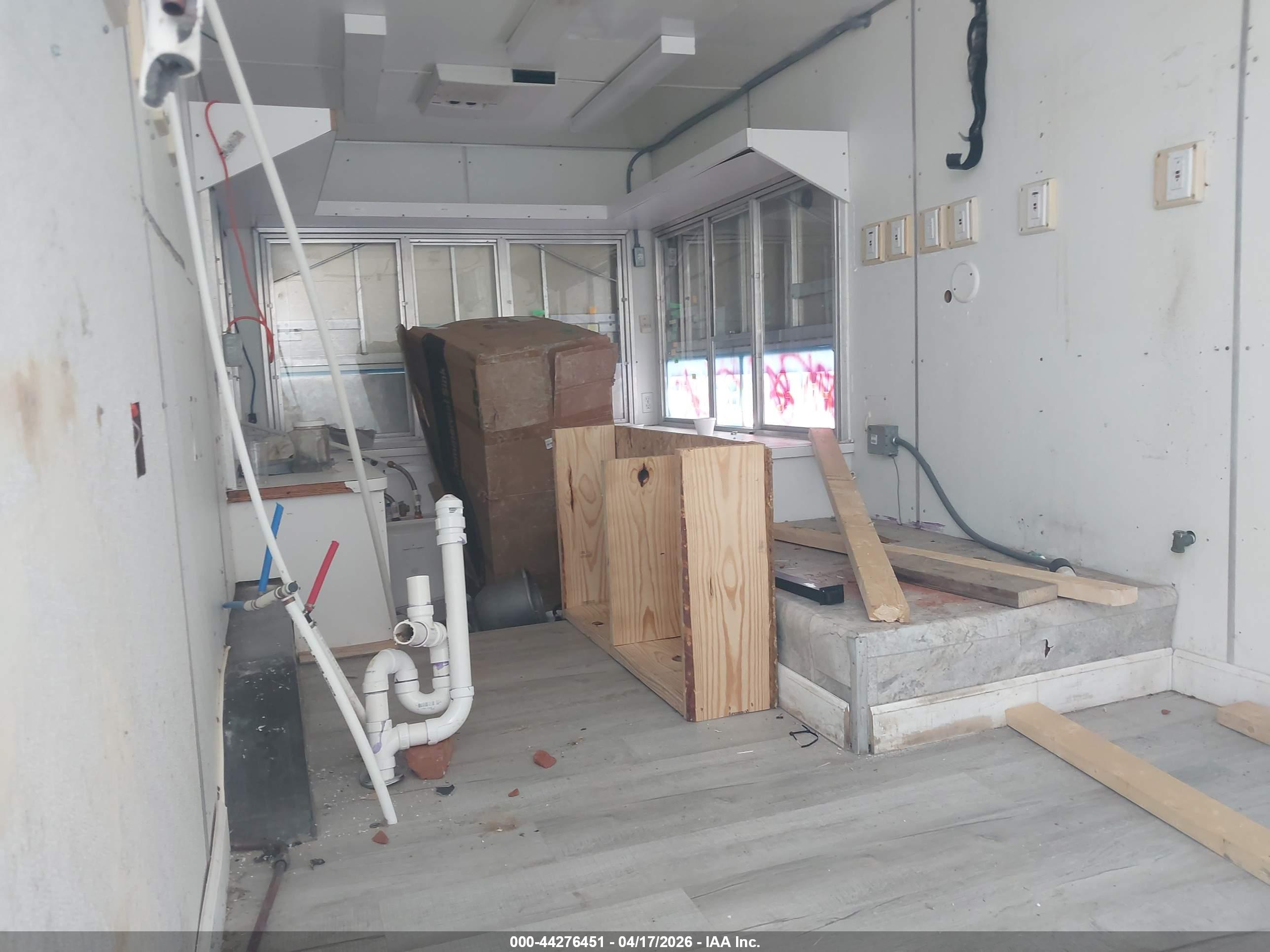 WELLS CARGO image 8