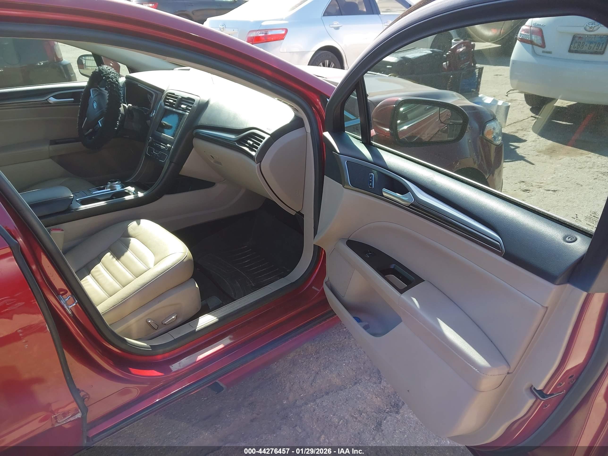 FORD FUSION image 5