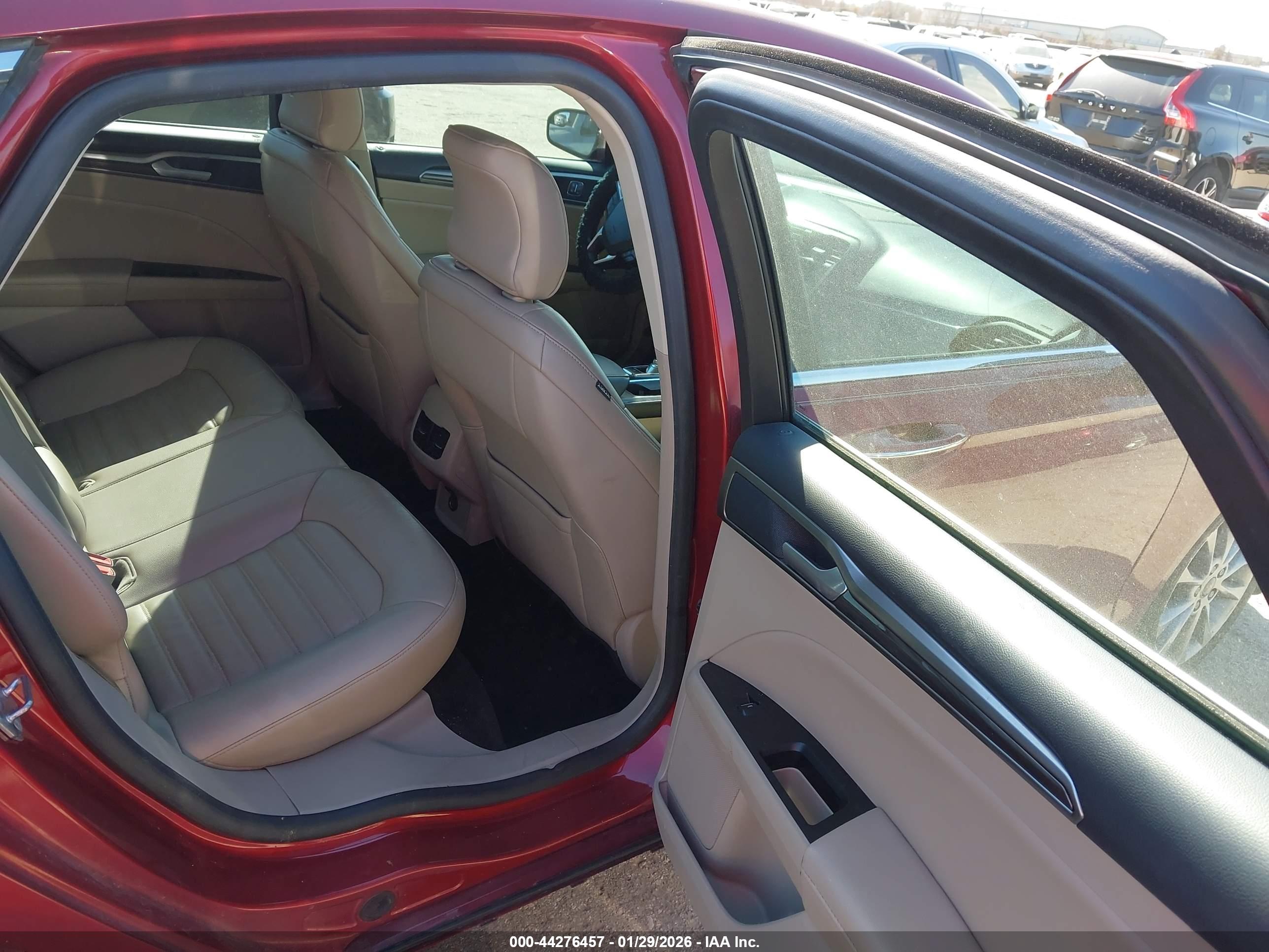 FORD FUSION image 8