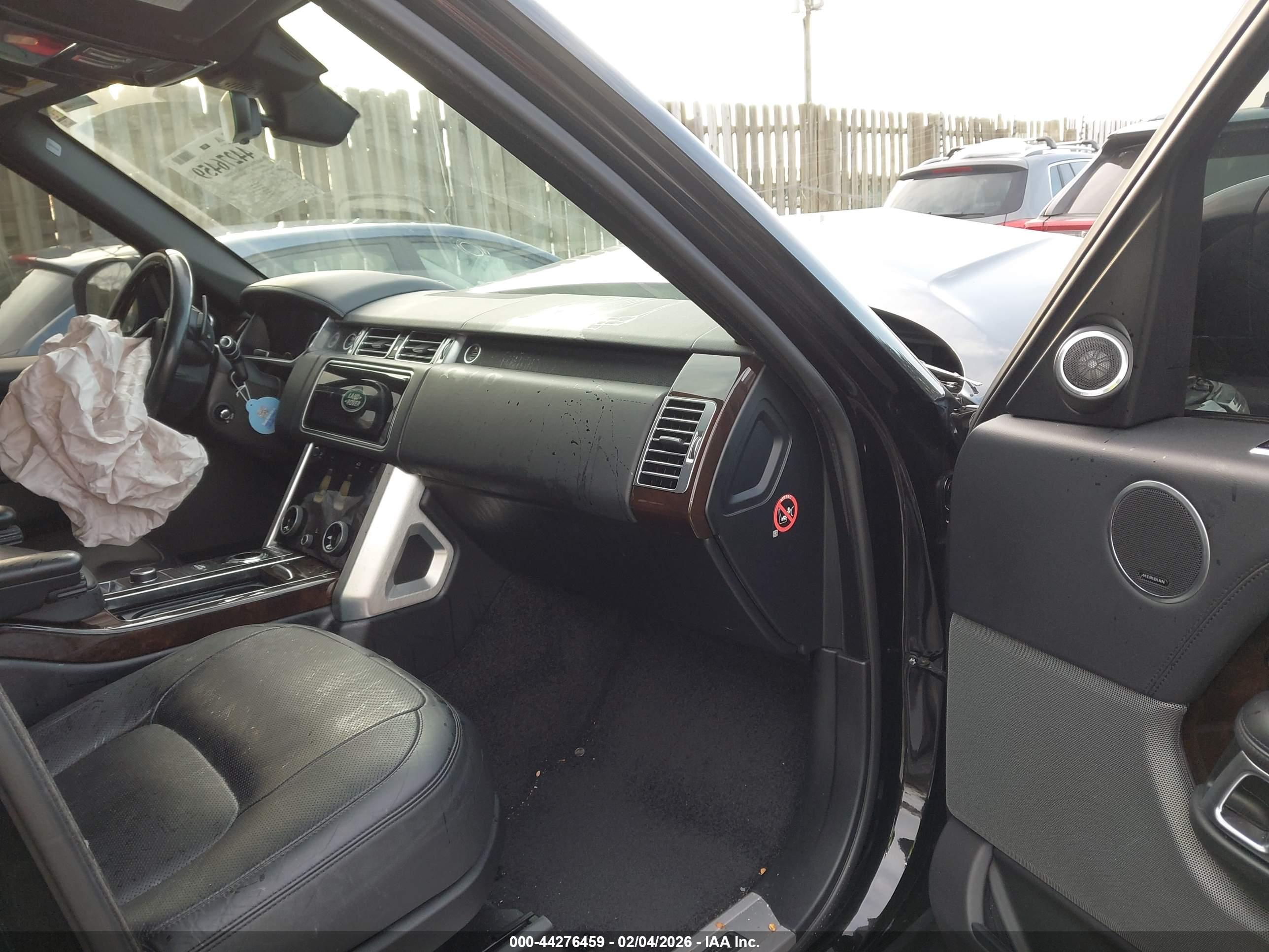 LAND ROVER image 5
