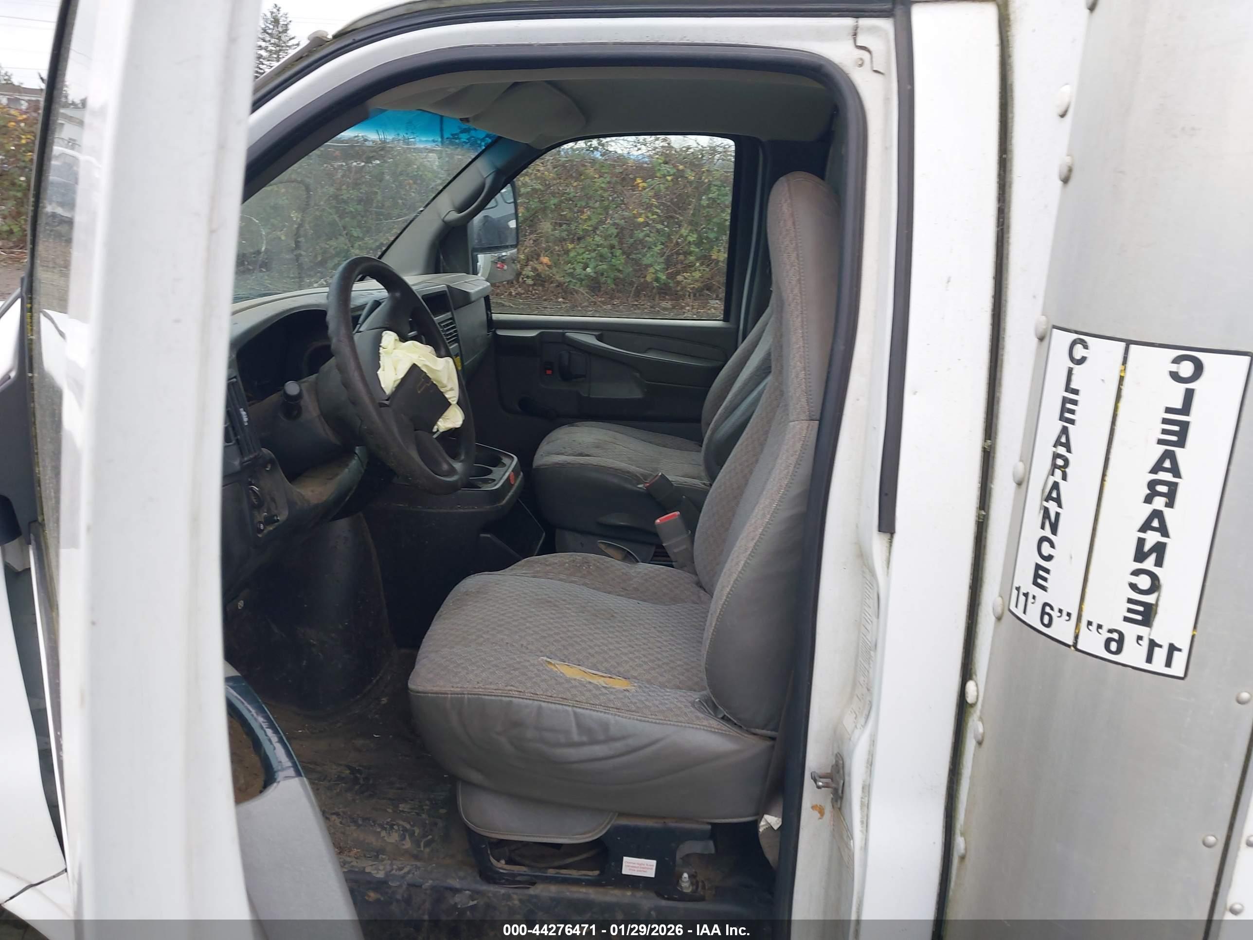 CHEVROLET EXPRESS image 7