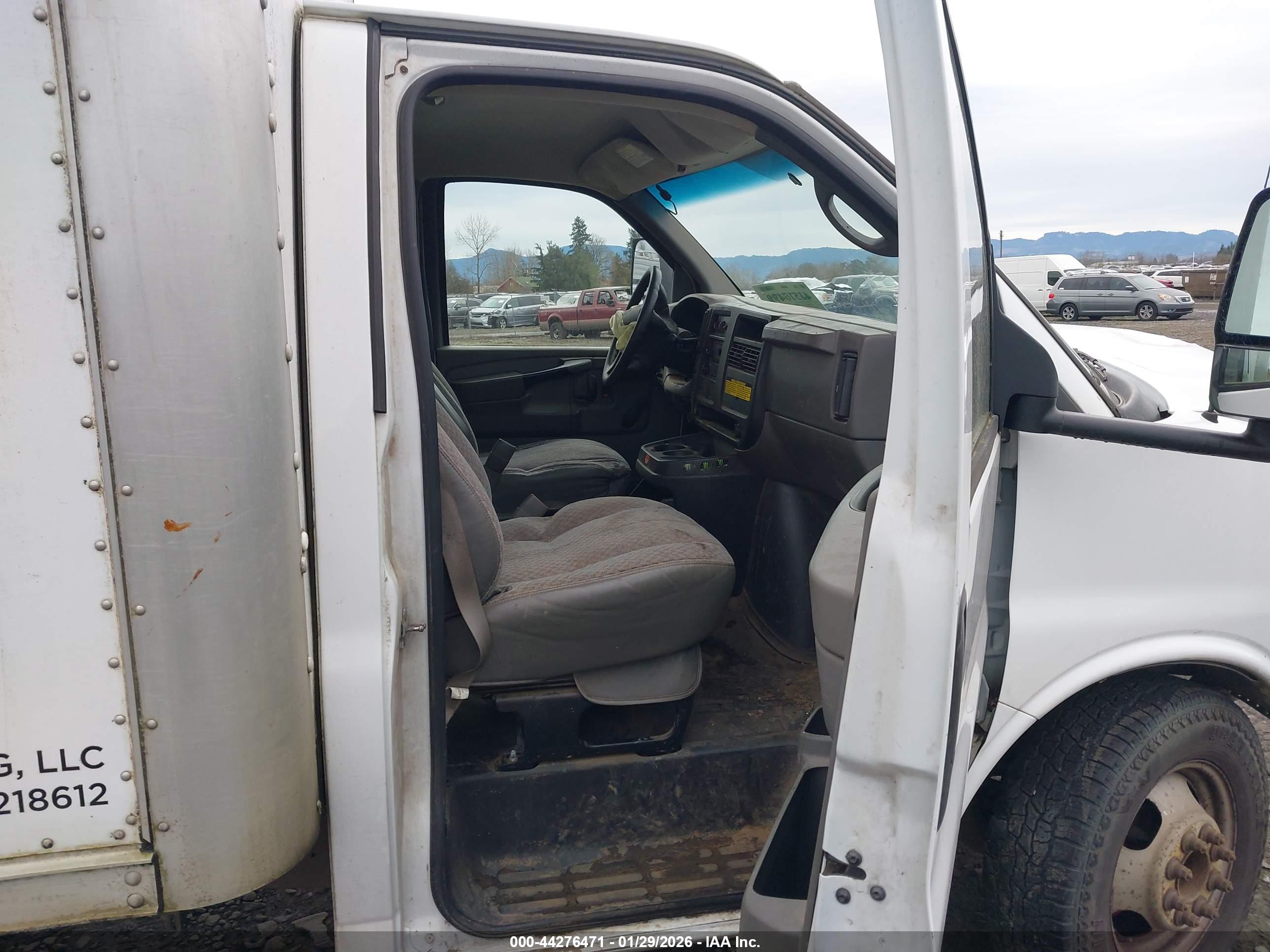 CHEVROLET EXPRESS image 8