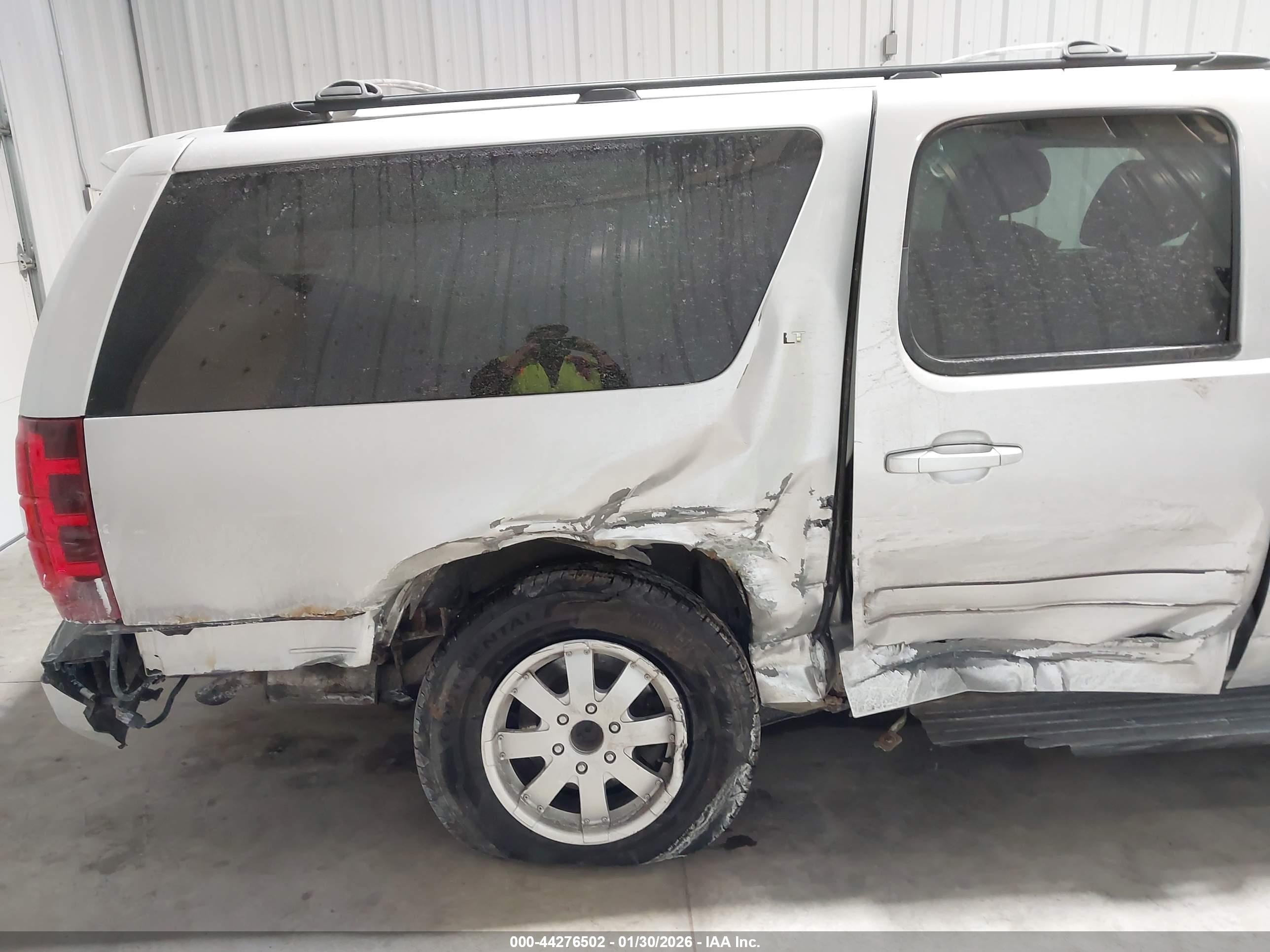 CHEVROLET SUBURBAN image 6