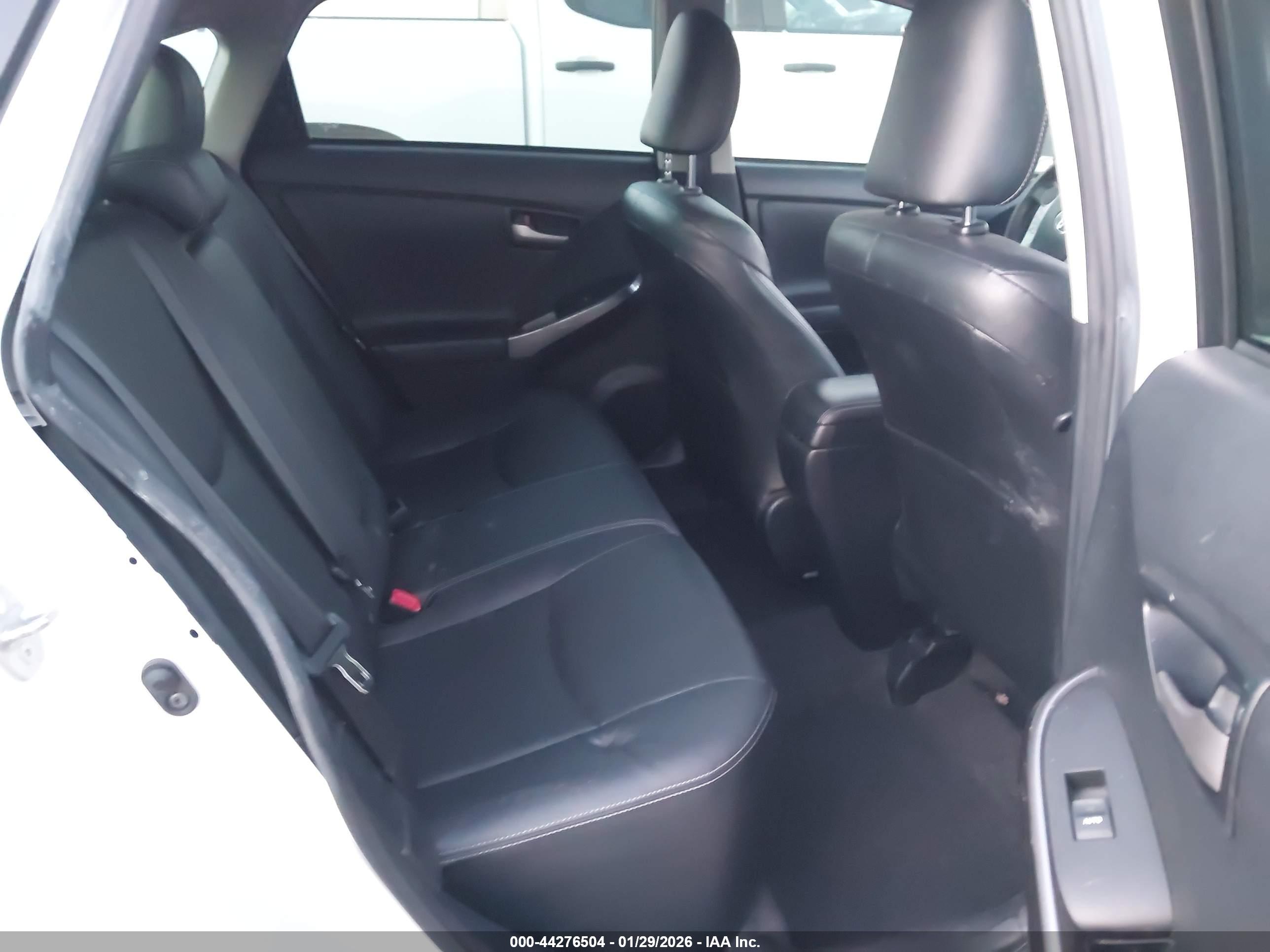 TOYOTA PRIUS image 8