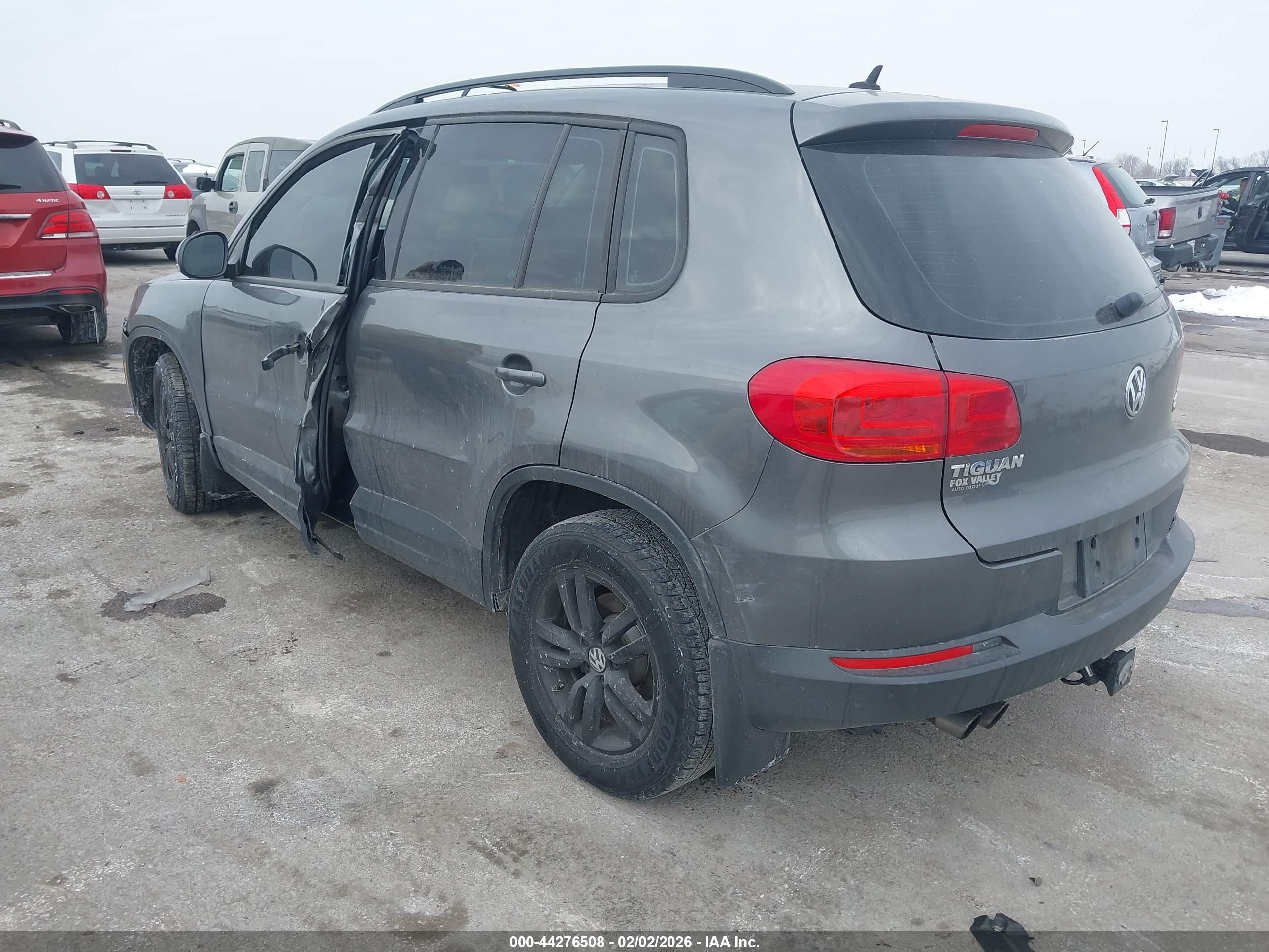 VOLKSWAGEN TIGUAN image 3