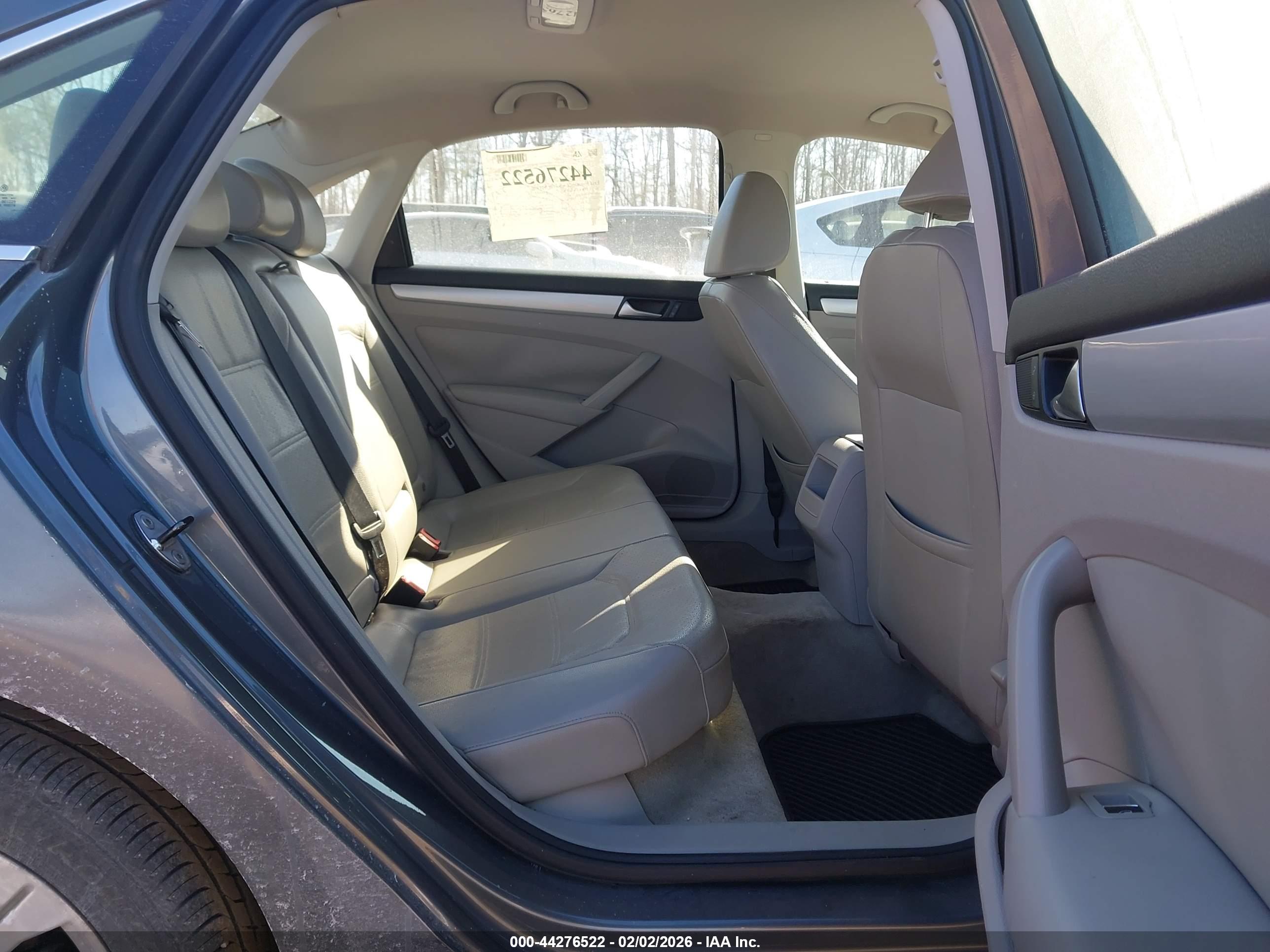 VOLKSWAGEN PASSAT image 8