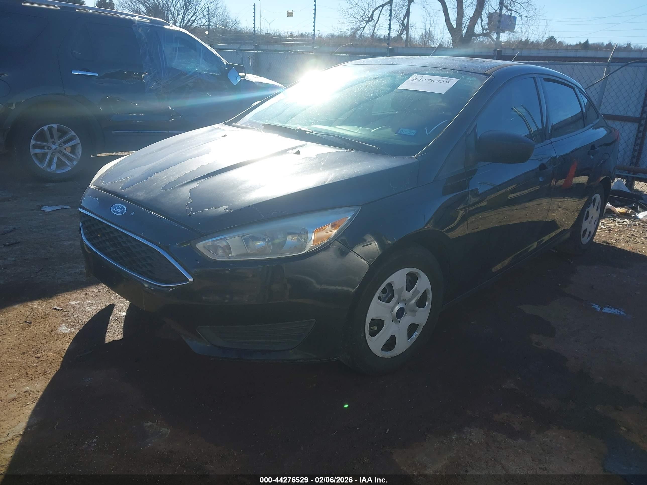 FORD FOCUS image 2