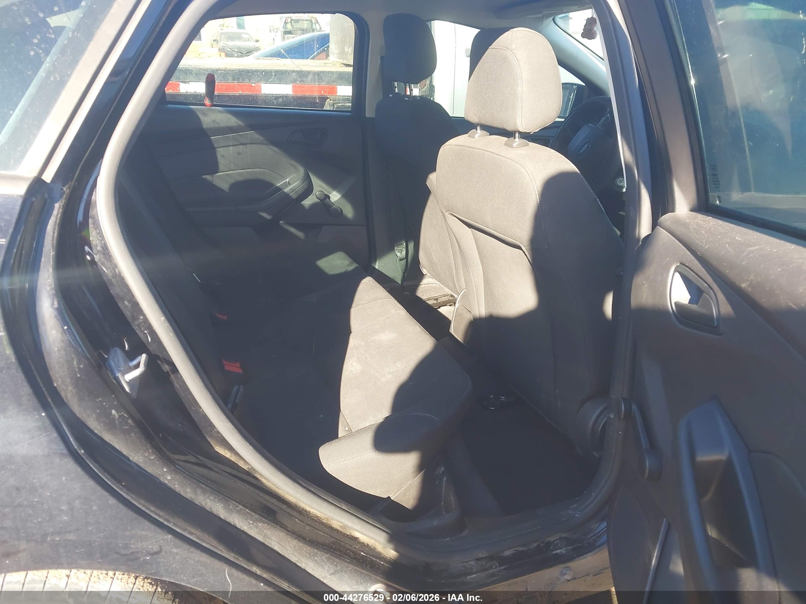 FORD FOCUS image 8
