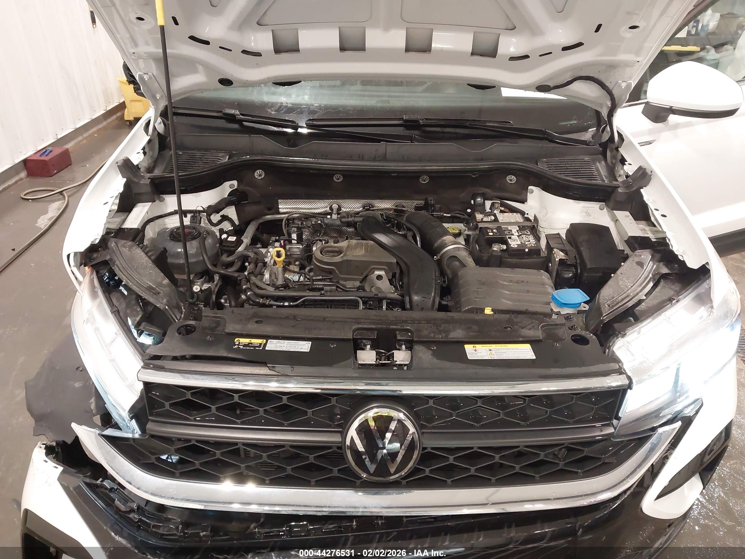 VOLKSWAGEN TAOS image 10