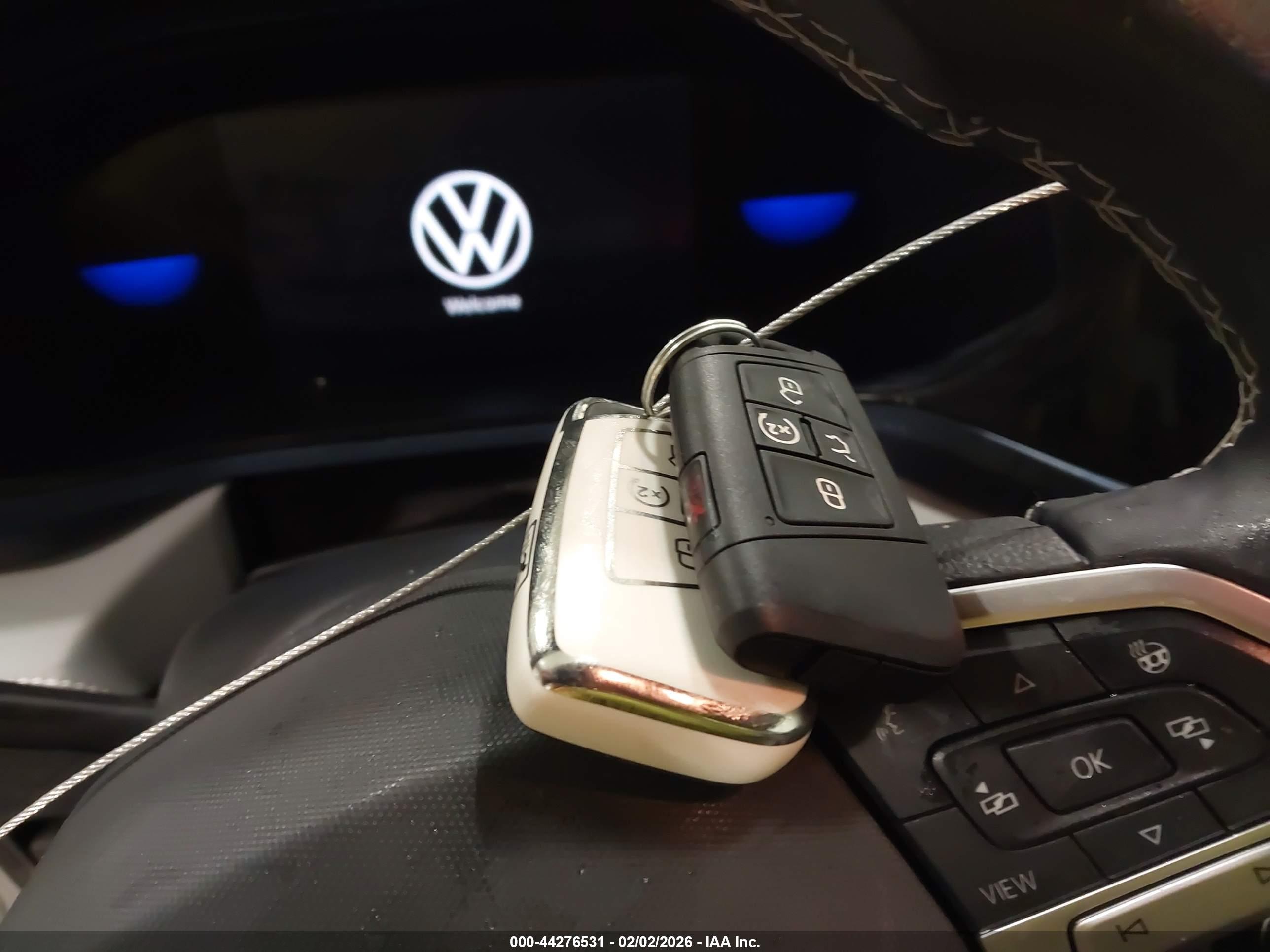 VOLKSWAGEN TAOS image 11