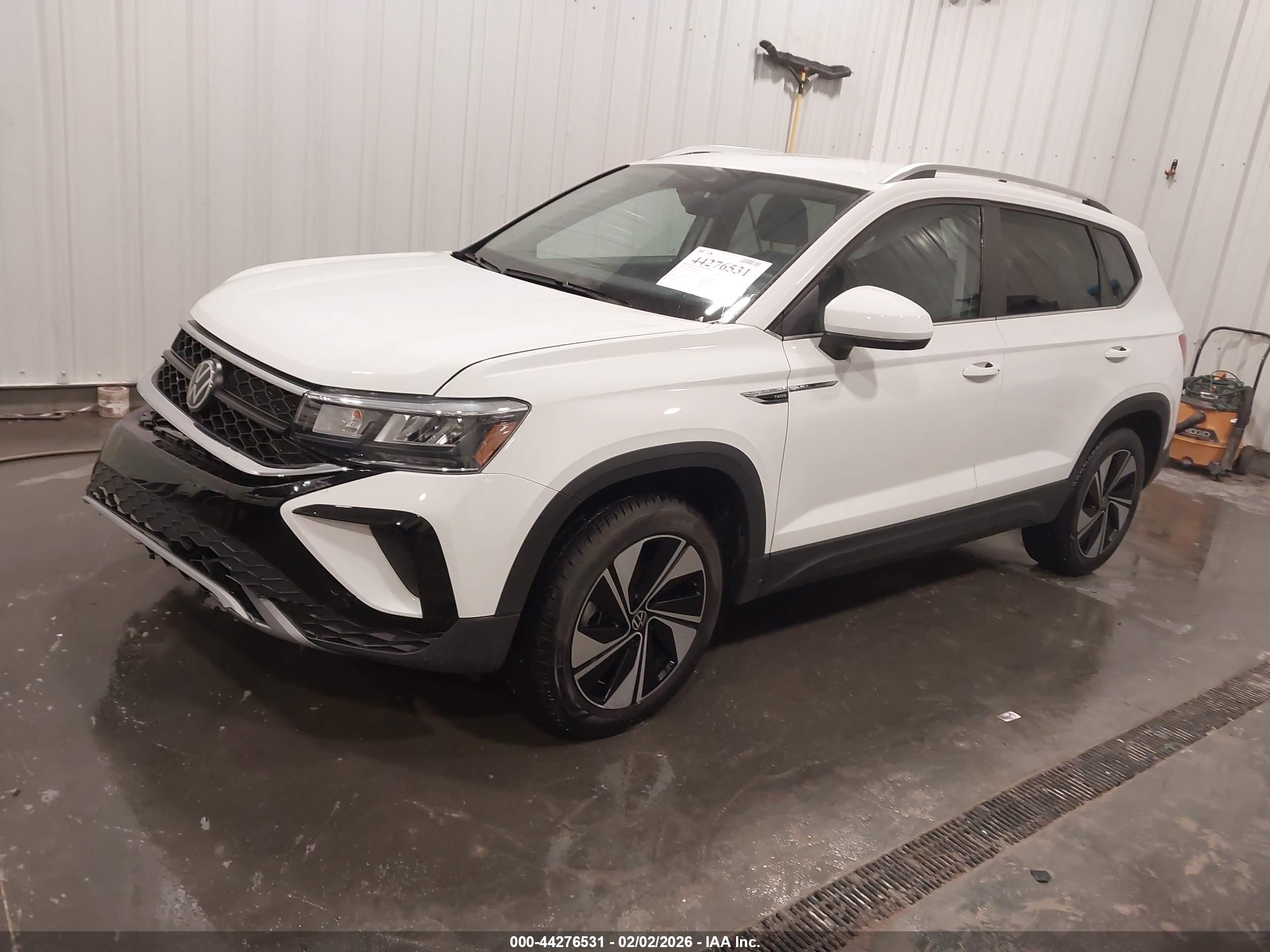 VOLKSWAGEN TAOS image 2