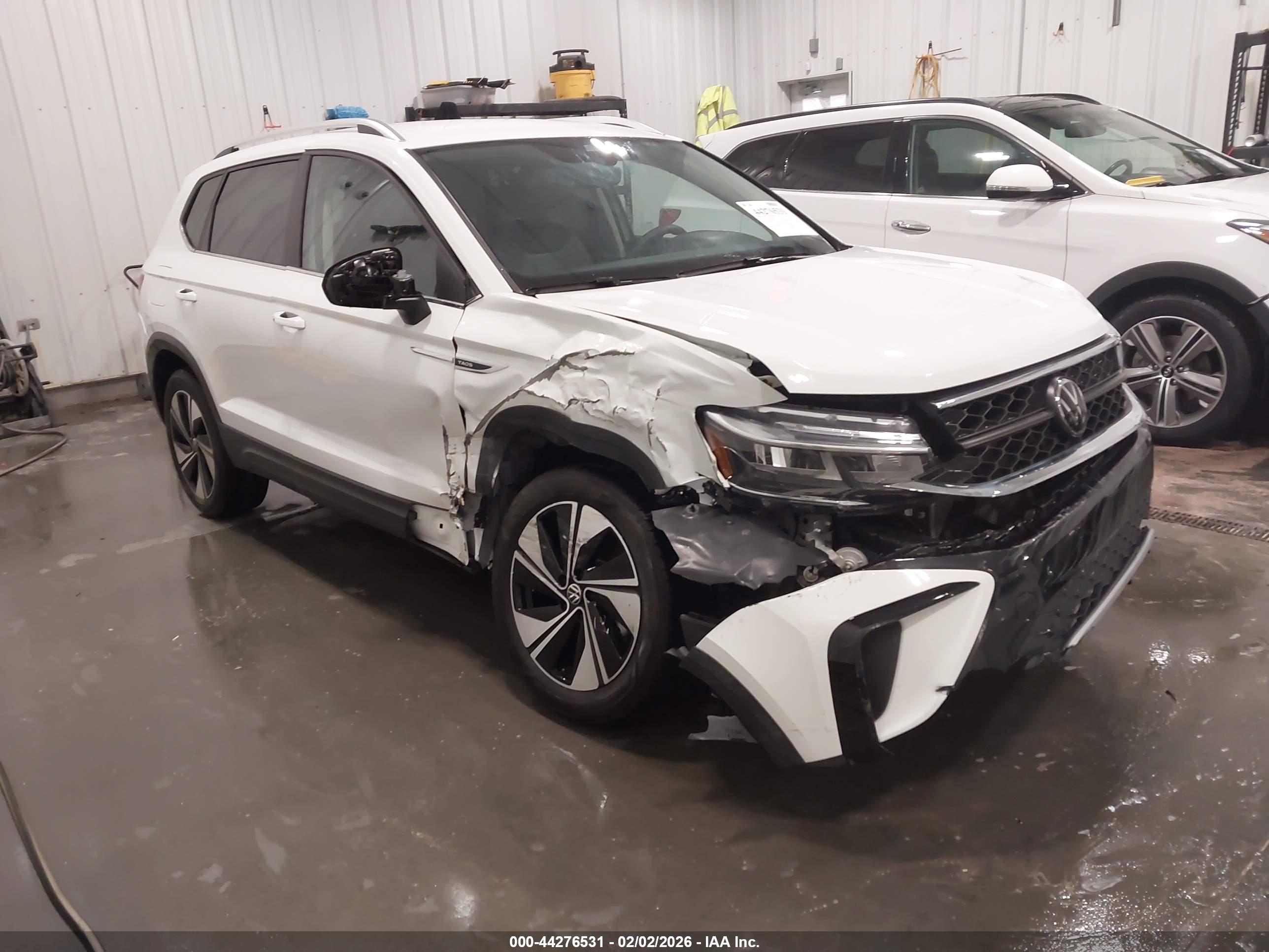 VOLKSWAGEN TAOS image 6