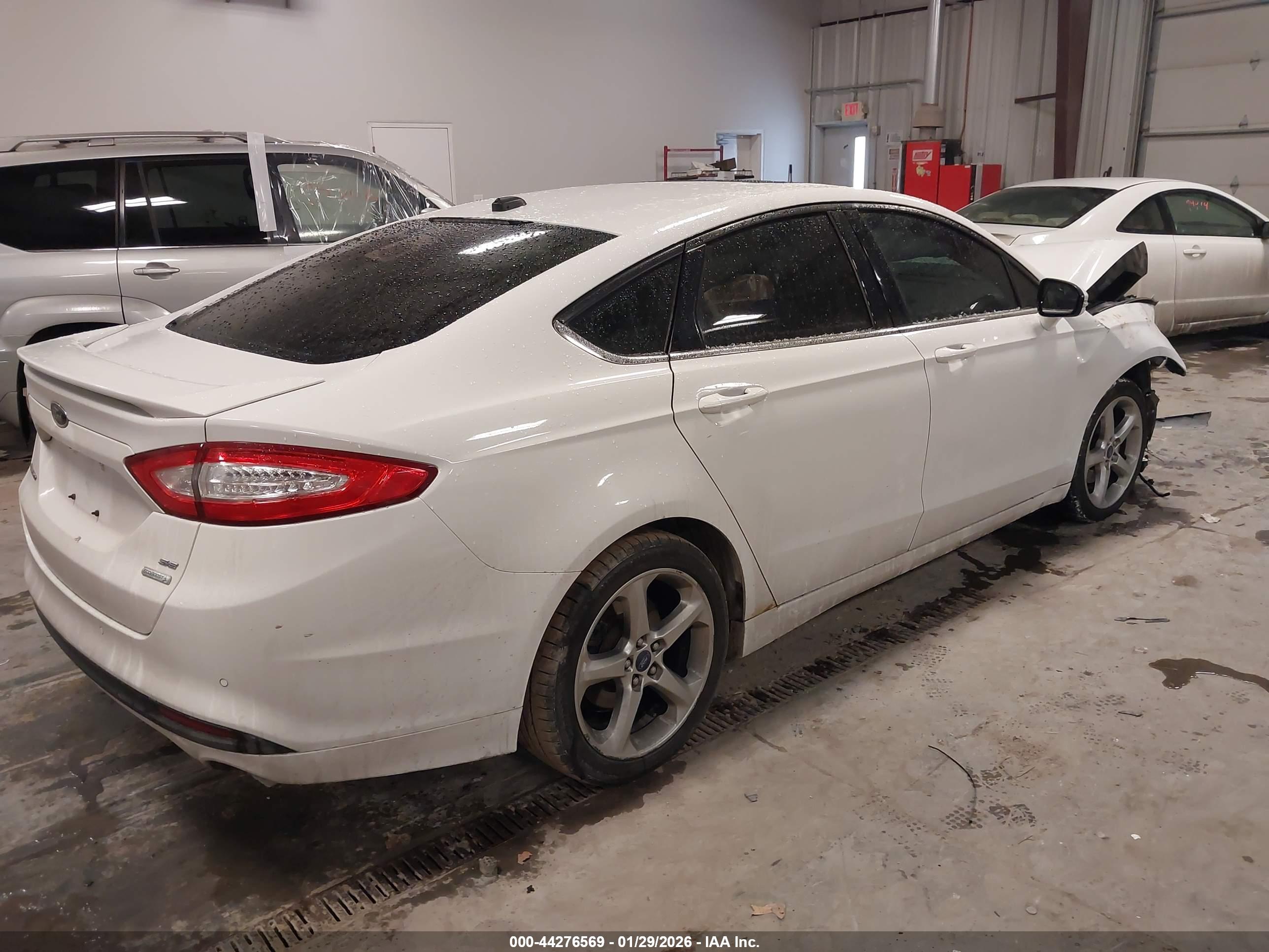 FORD FUSION image 4