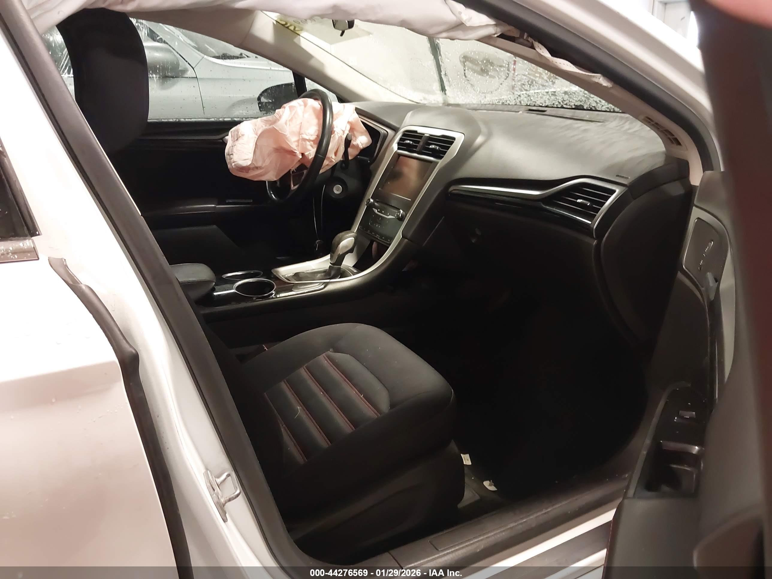 FORD FUSION image 5