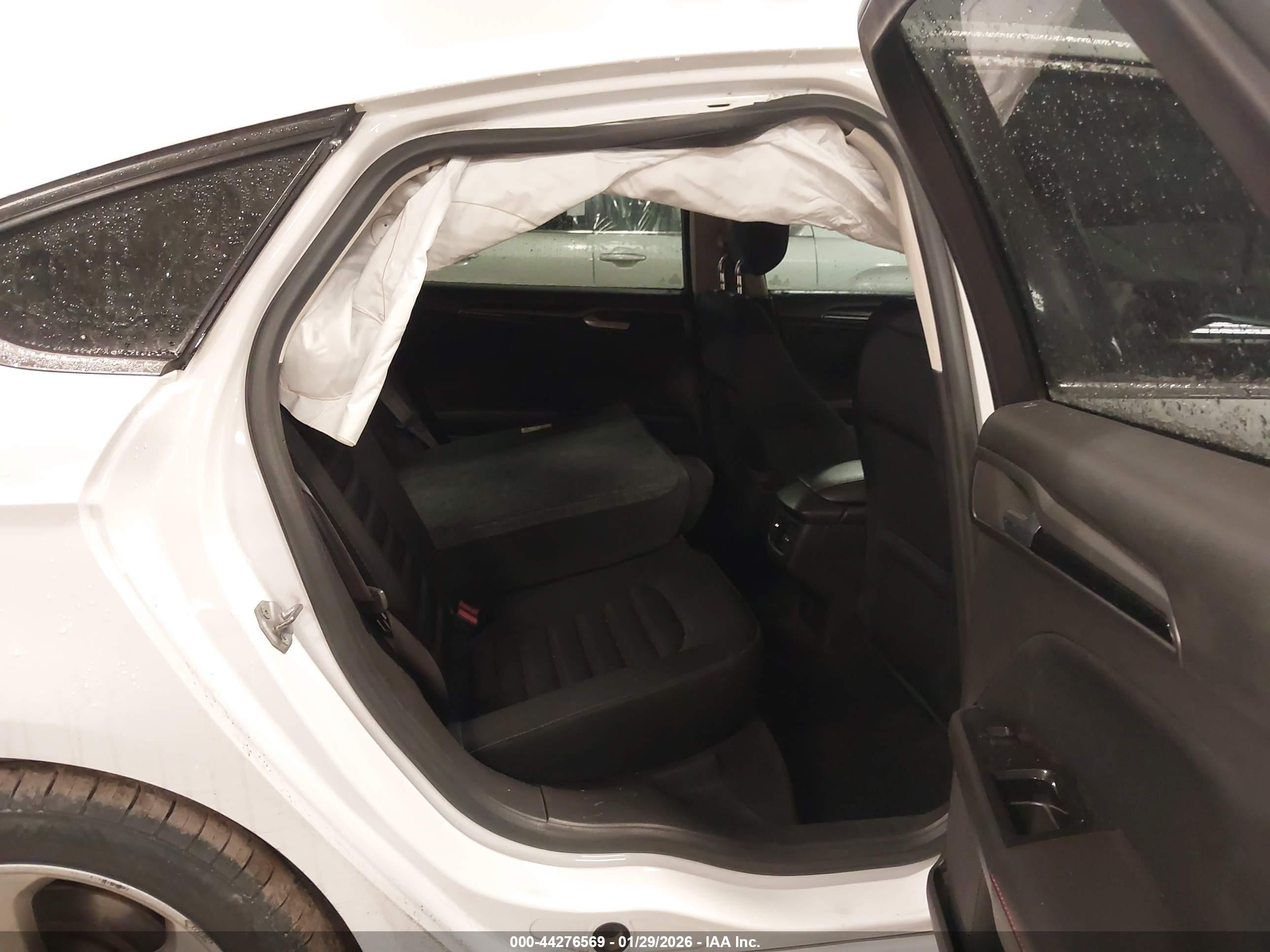 FORD FUSION image 8