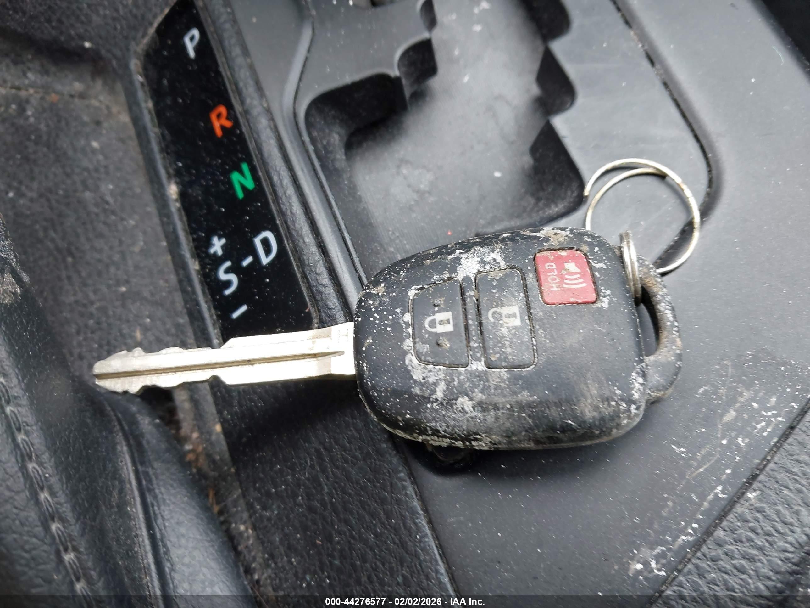 TOYOTA RAV4 image 11