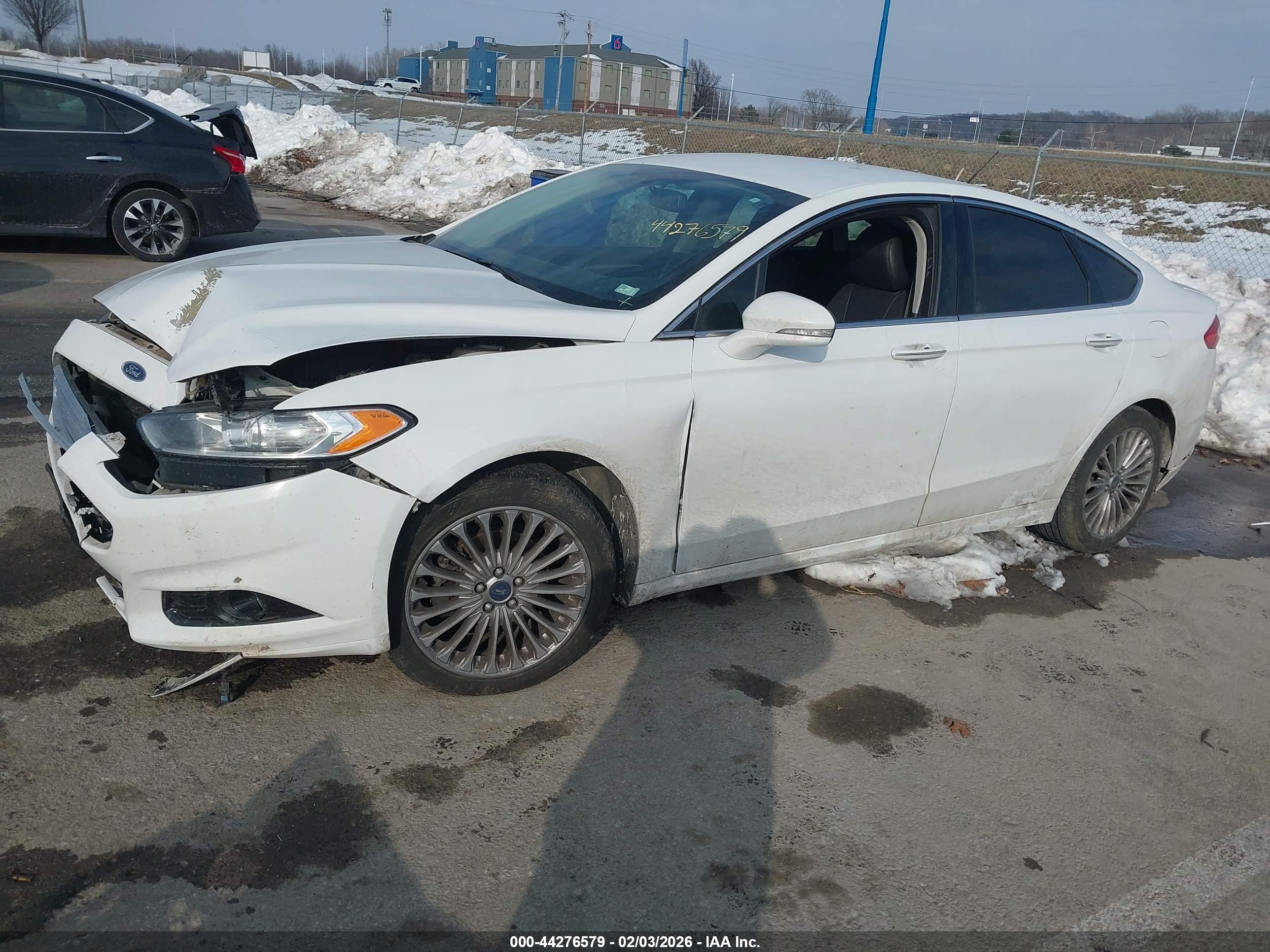 FORD FUSION image 2