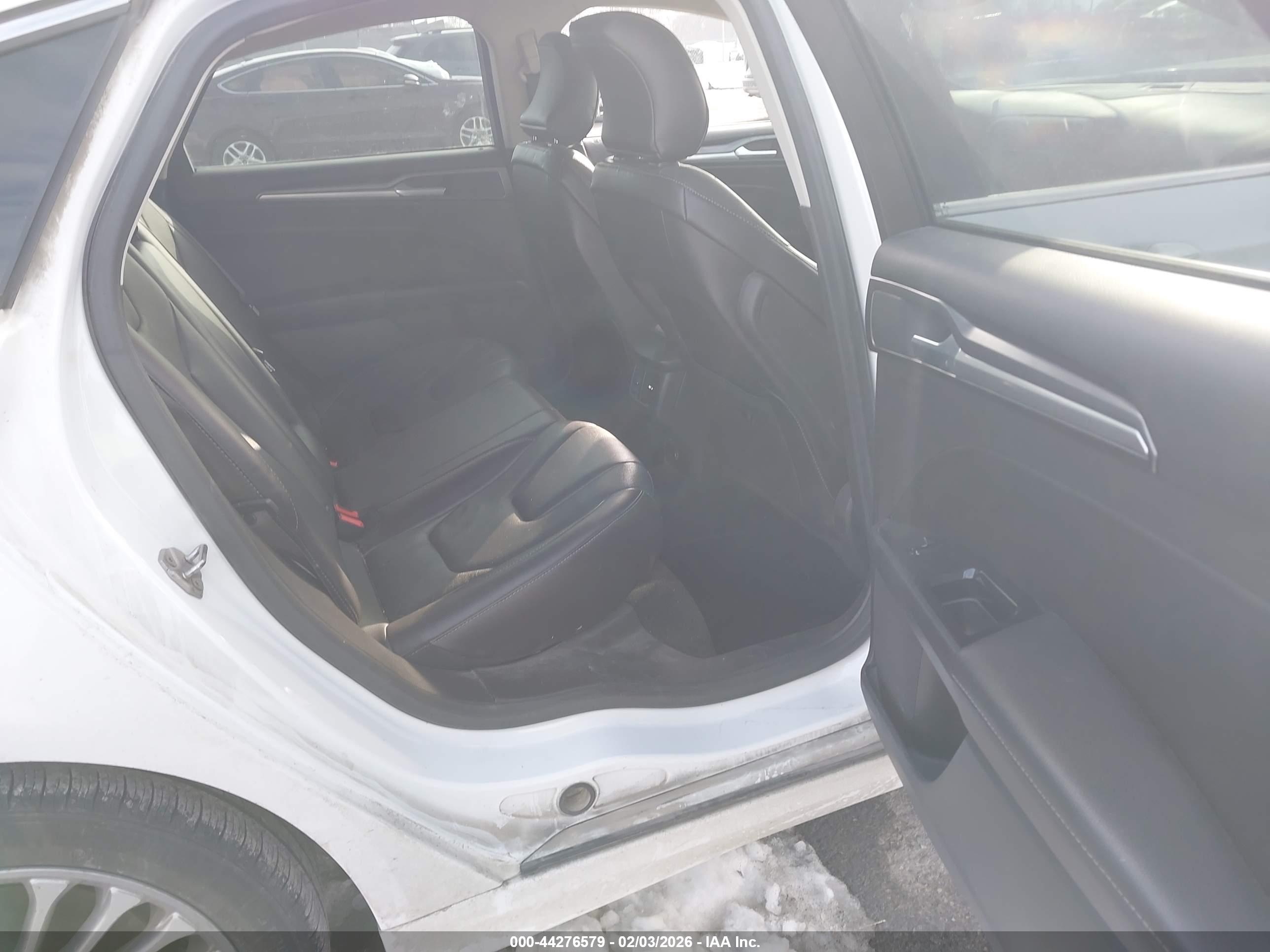 FORD FUSION image 8