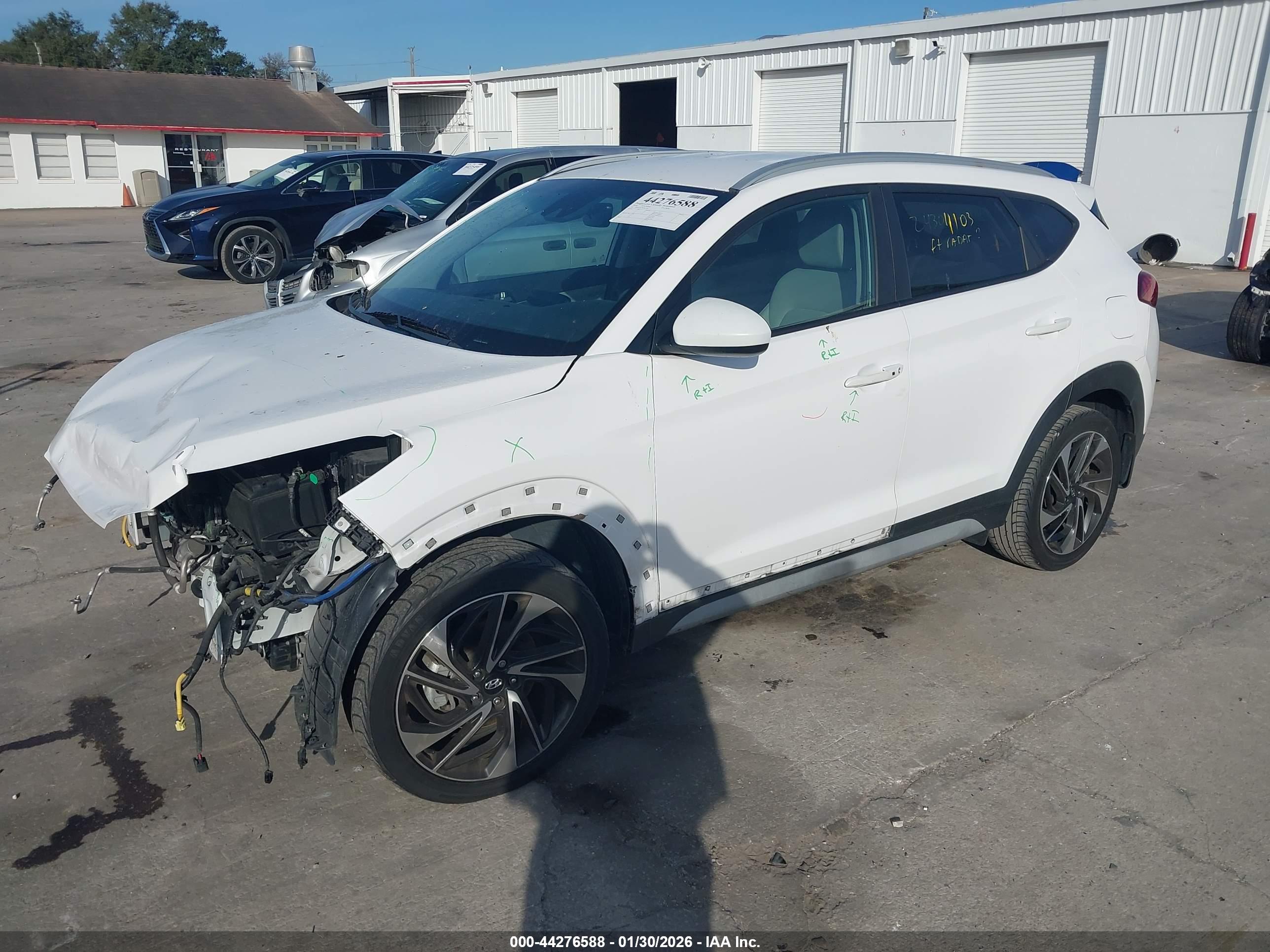 HYUNDAI TUCSON image 2