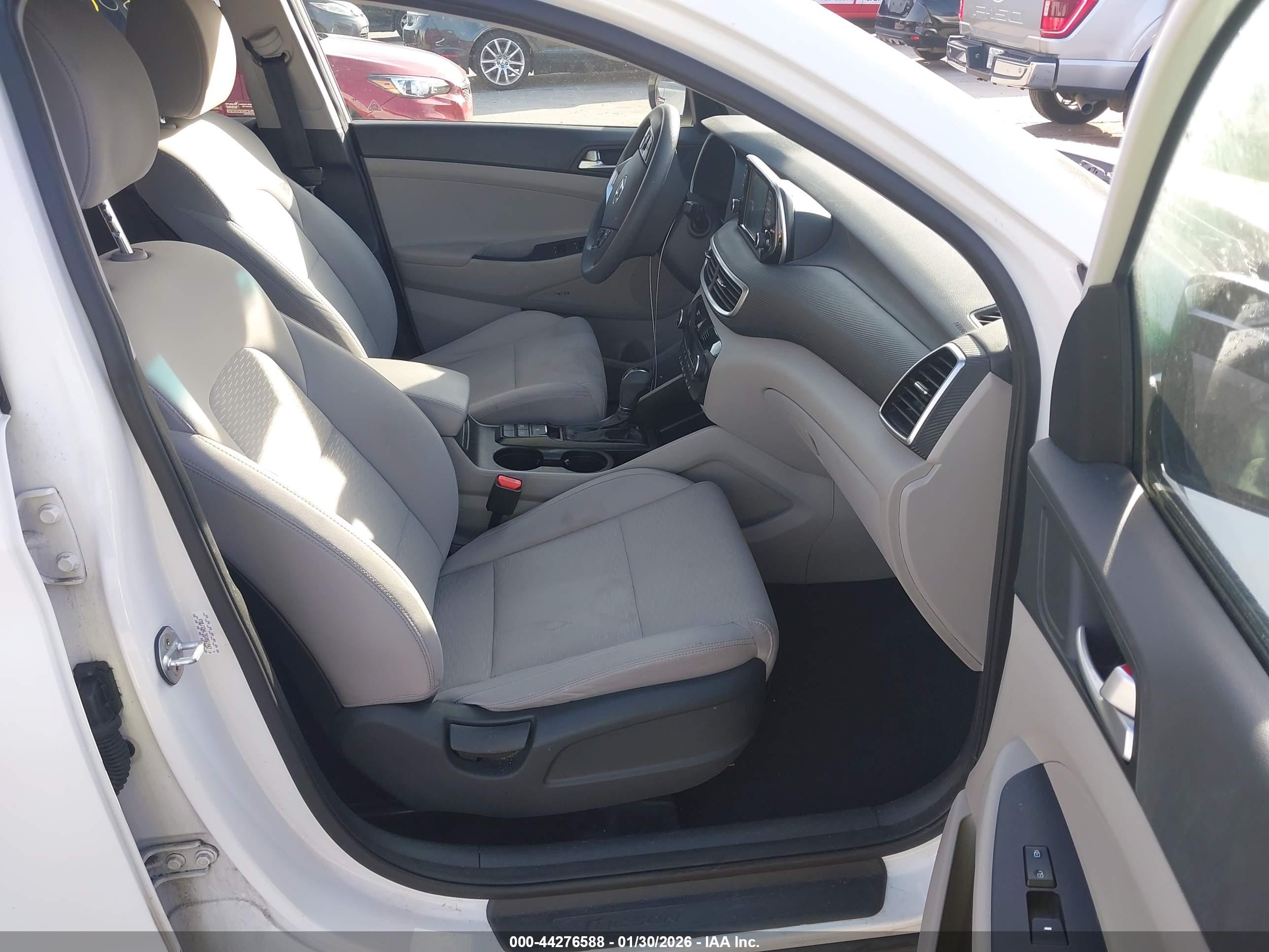 HYUNDAI TUCSON image 5