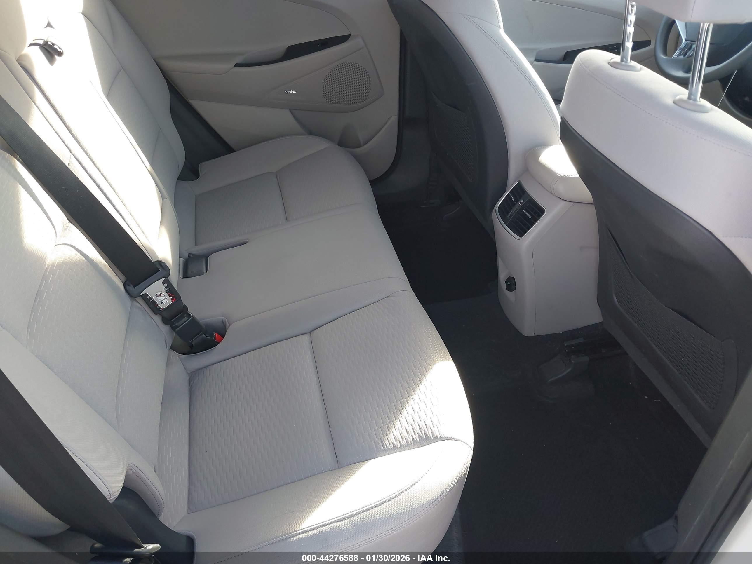 HYUNDAI TUCSON image 8