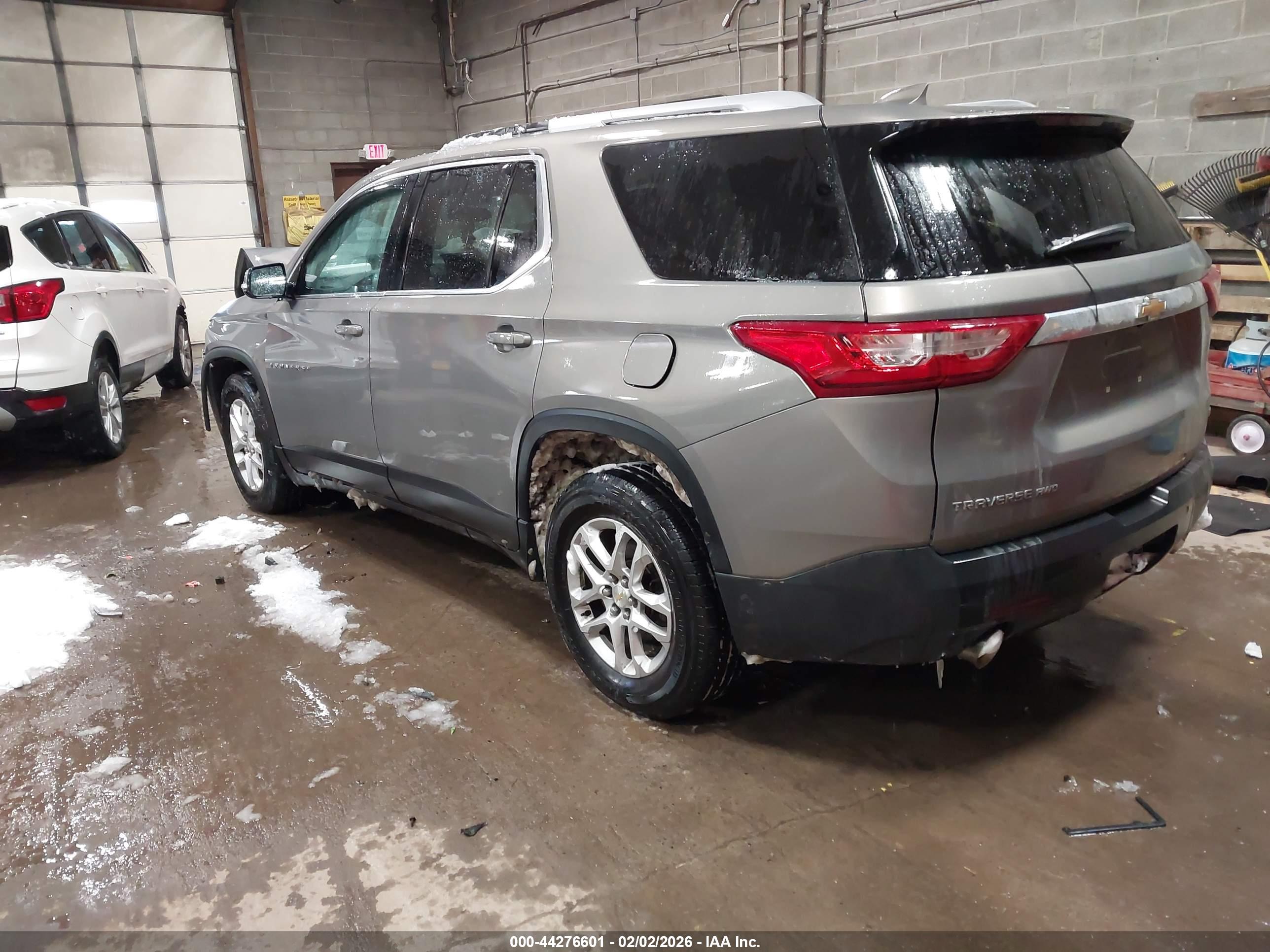 CHEVROLET TRAVERSE image 3