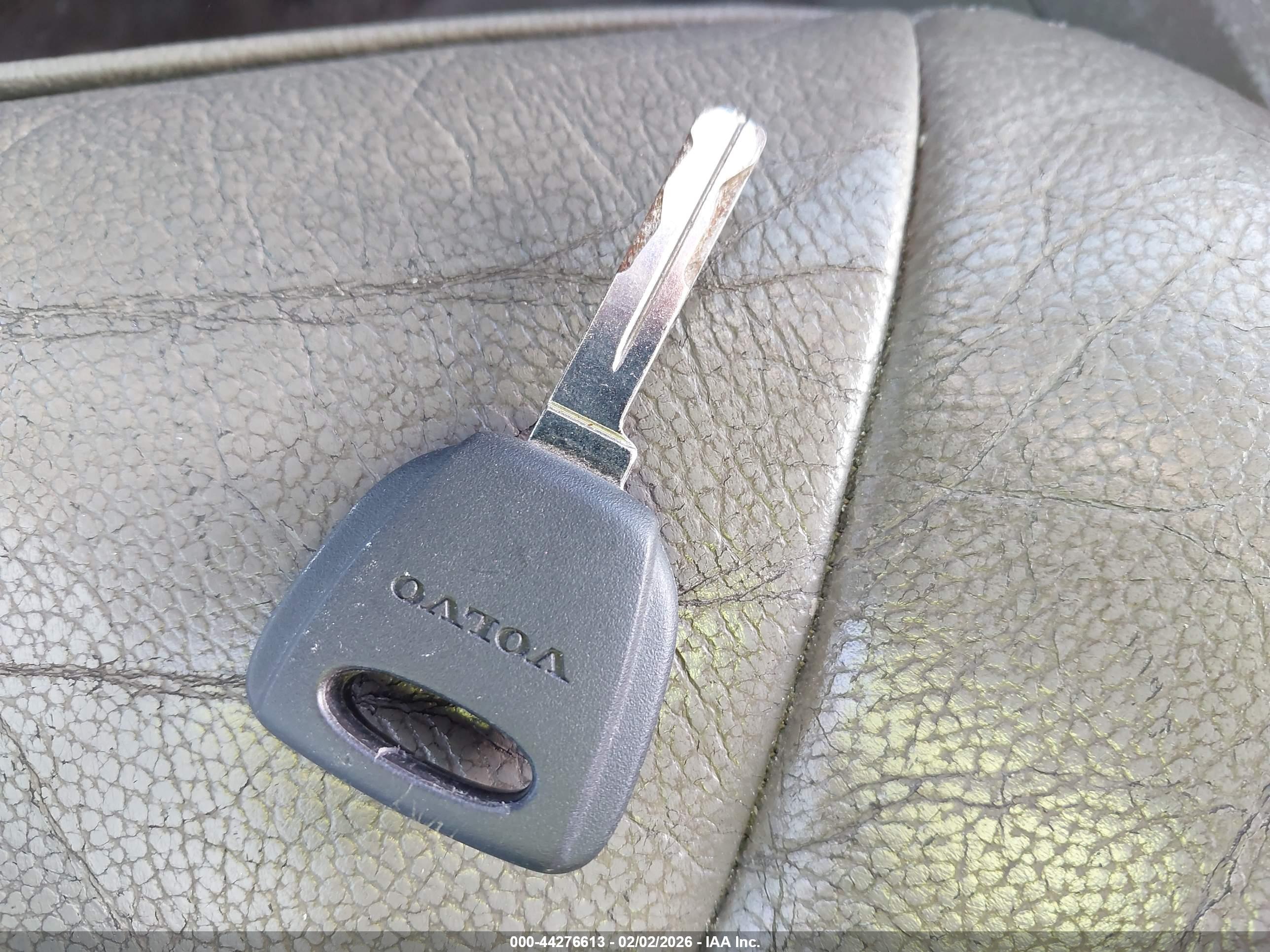 VOLVO XC70 image 11